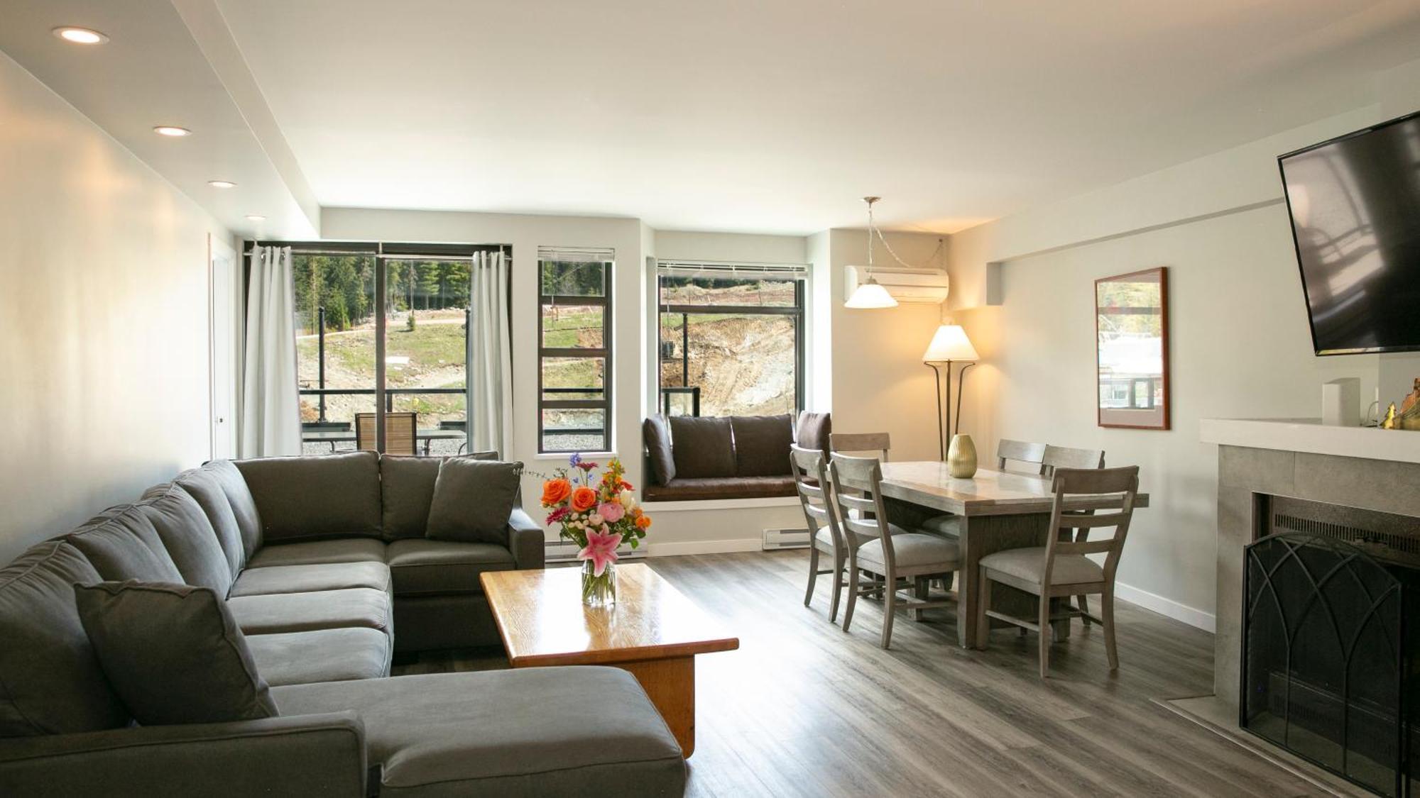 Two-Bedroom Suite - Silver Unit 202,1580657169:JPEG