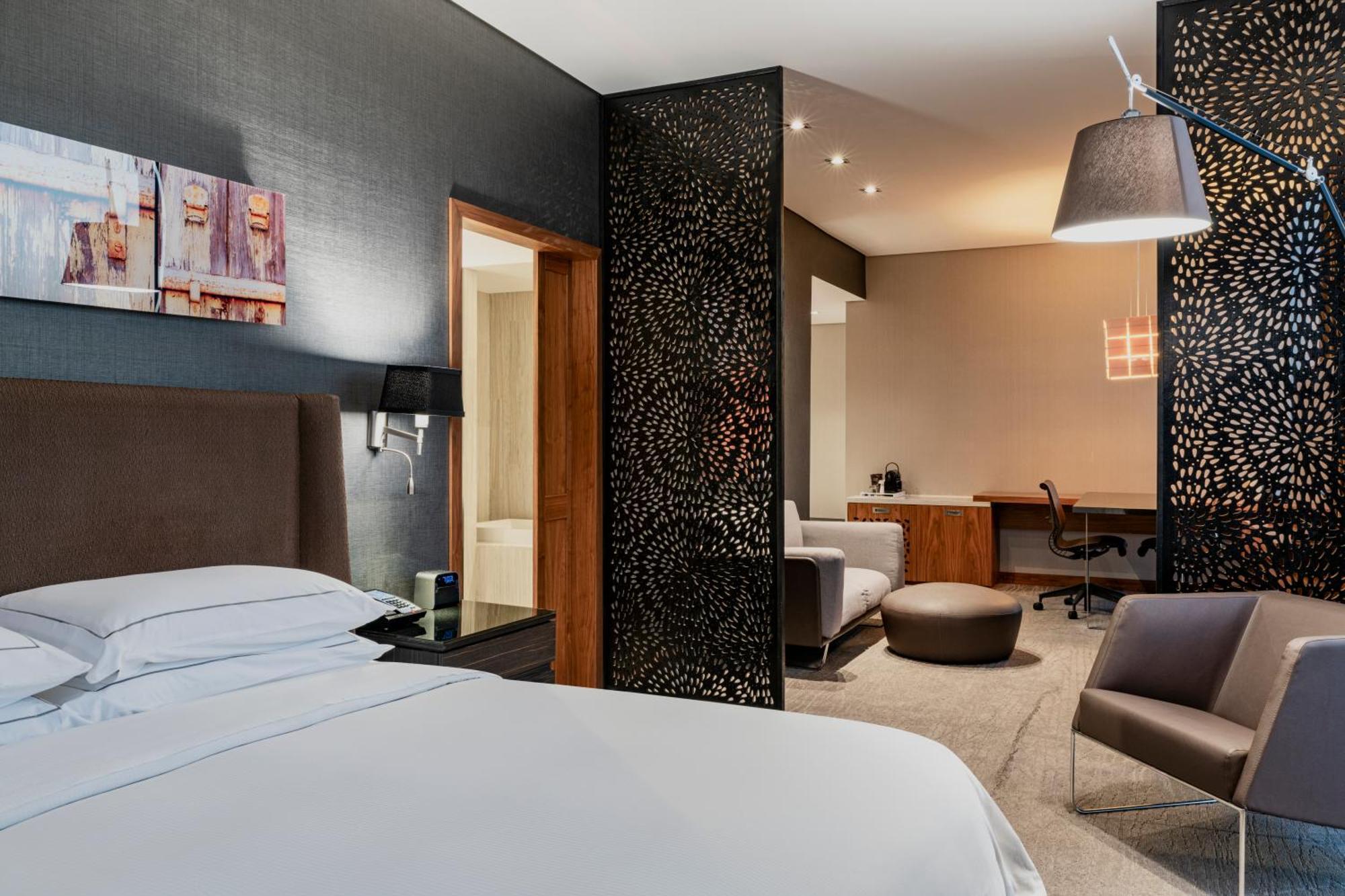 Junior King Suite with Seating Area