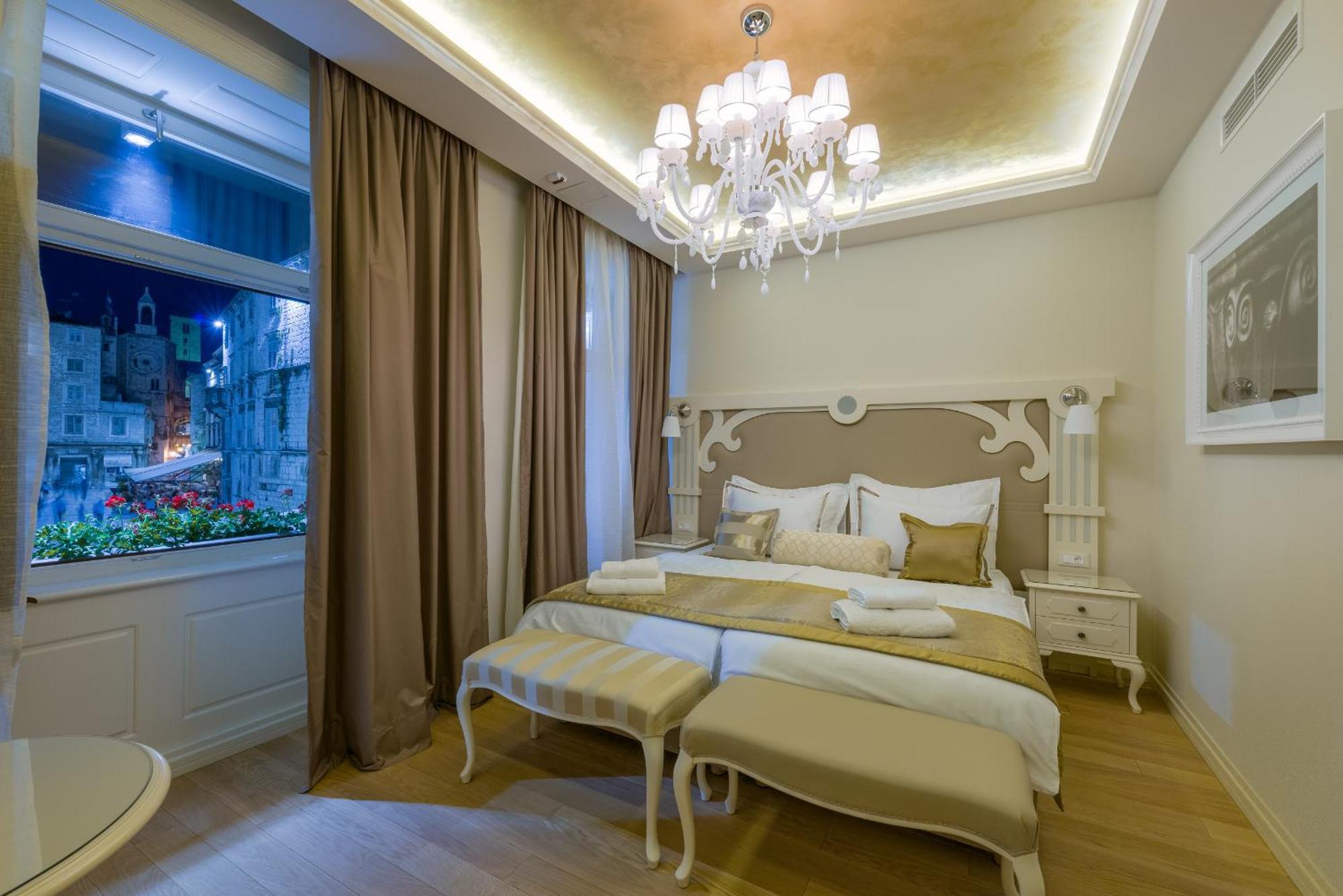 Deluxe Double or Twin Room with City View