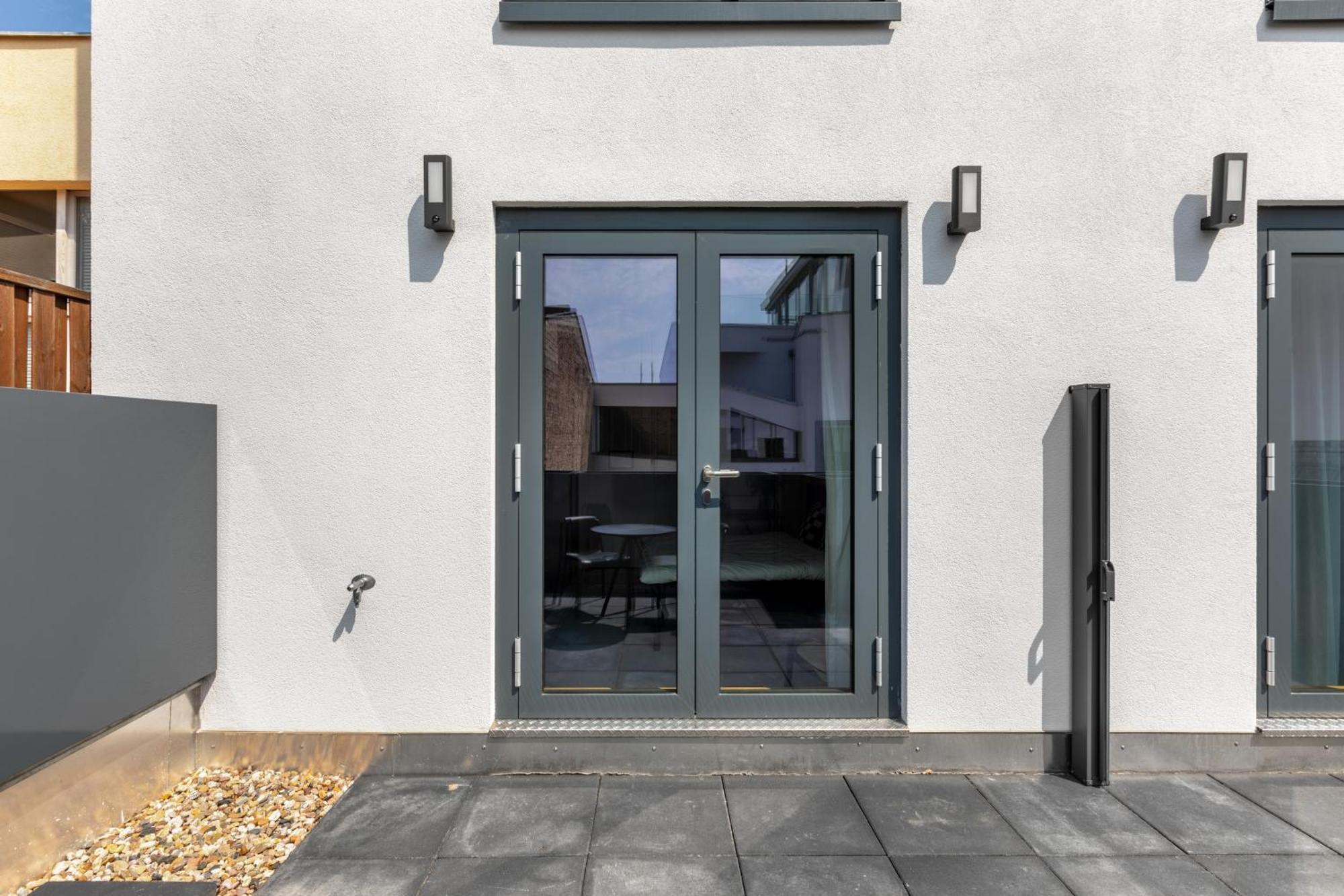 Medium Room with Balcony