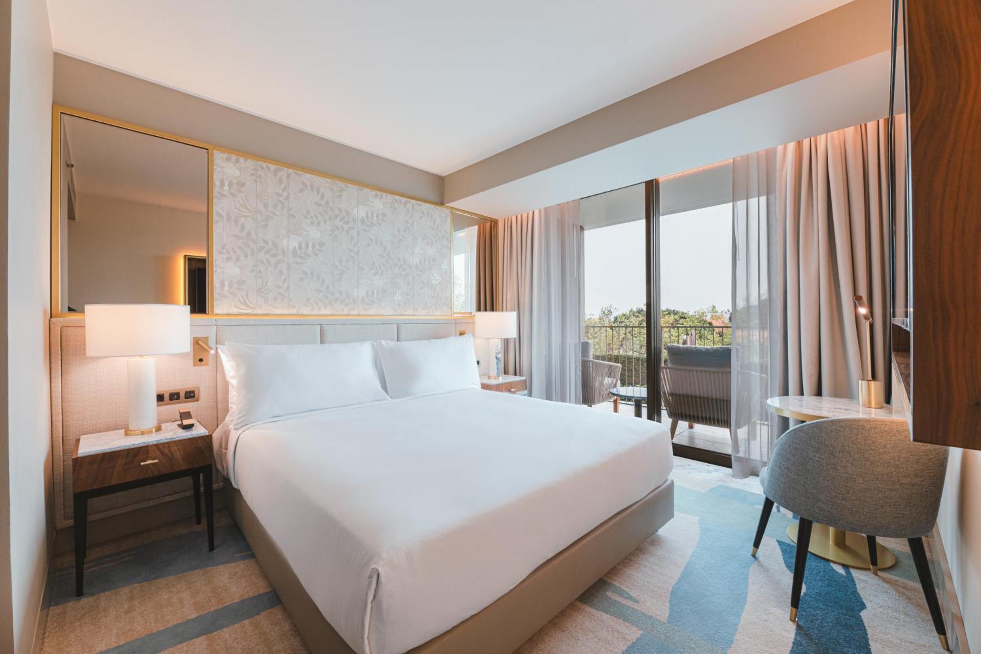 King Guest Room with Balcony