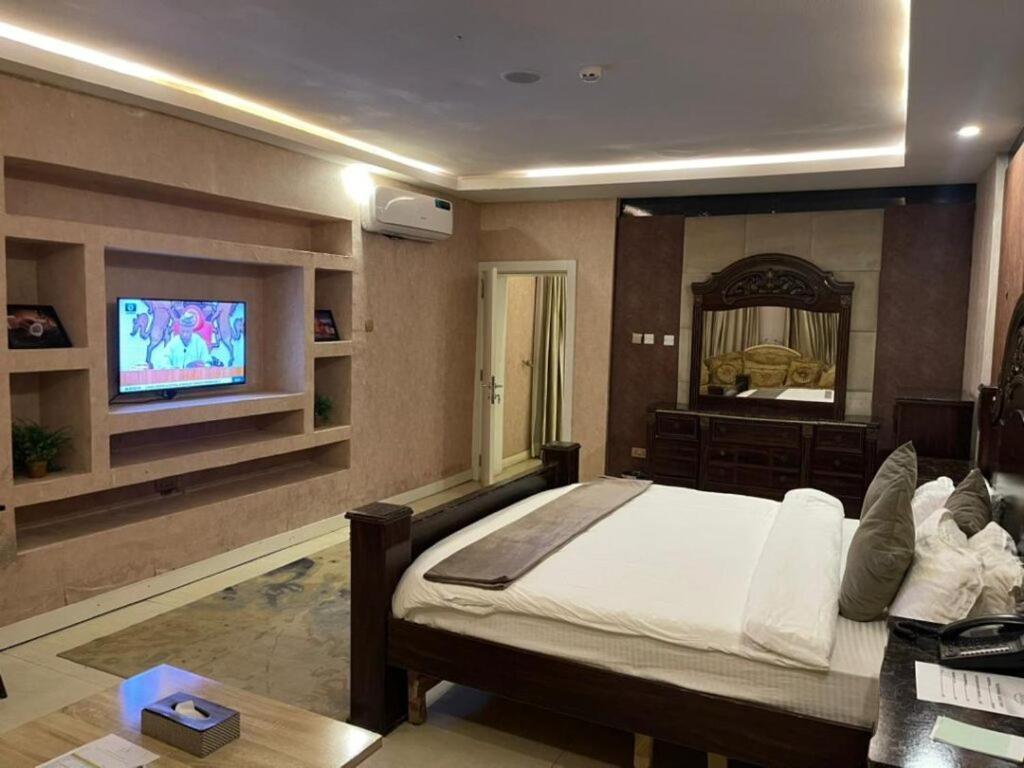 Suite with City View