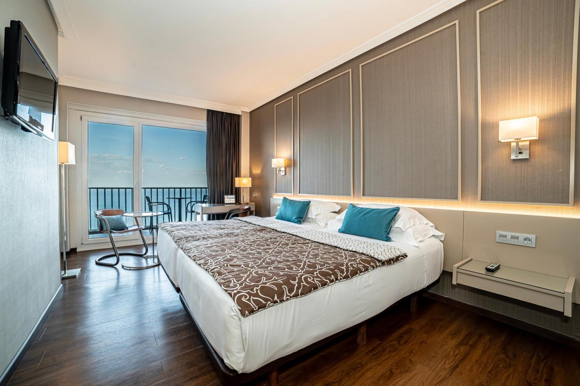 Standard Twin Room with Sea View