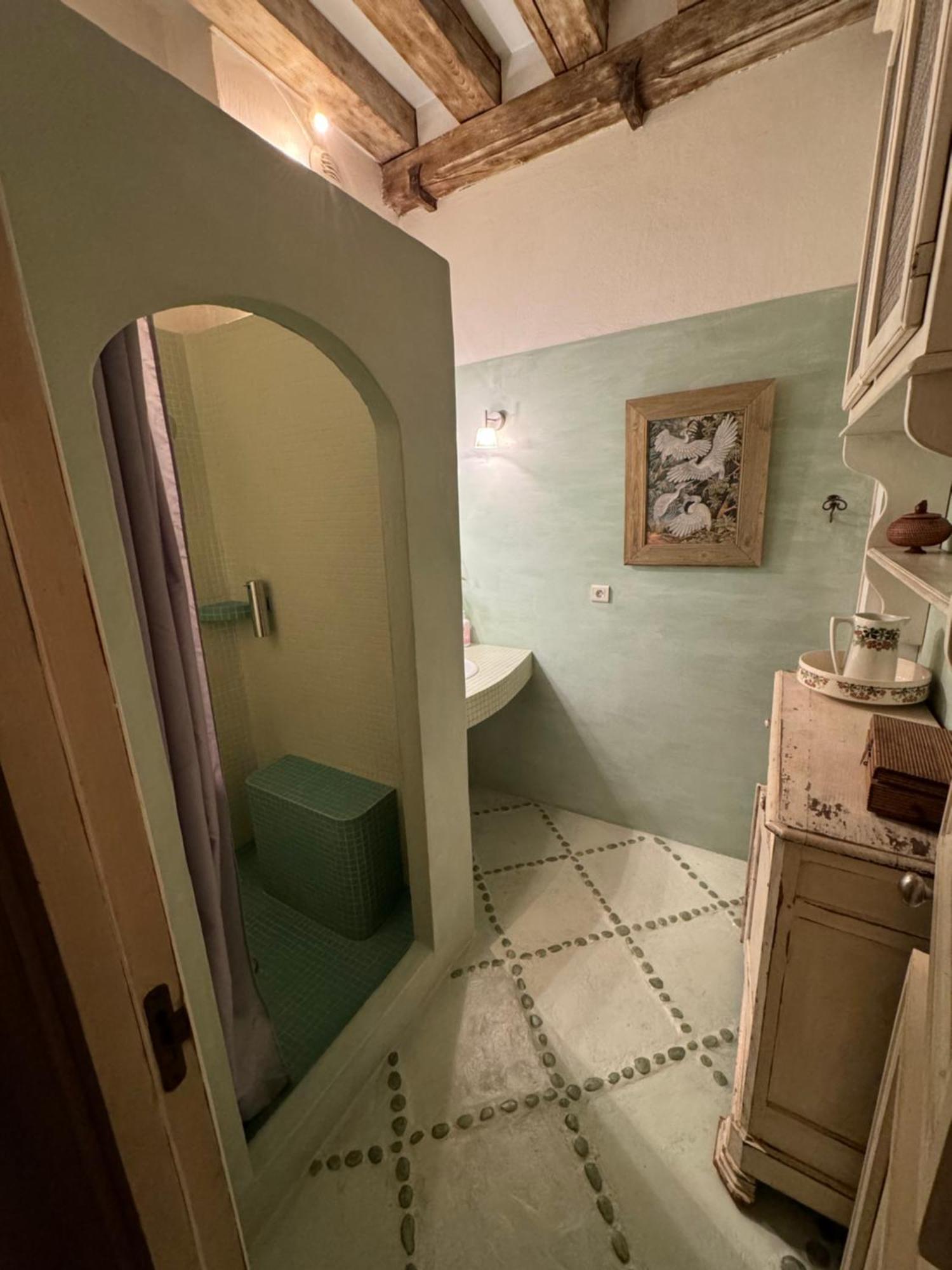 Deluxe Double Room,1583682447:JPEG