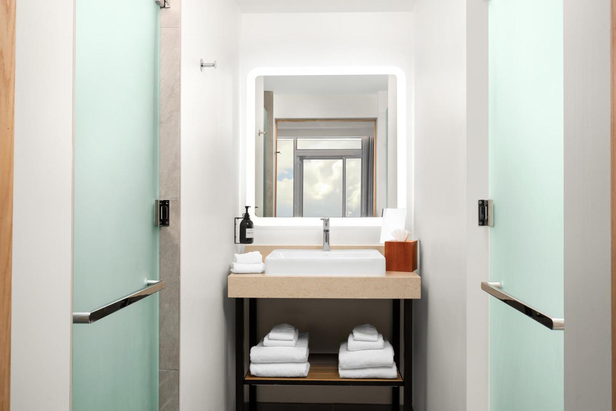 Corner King Room with Partial Ocean View