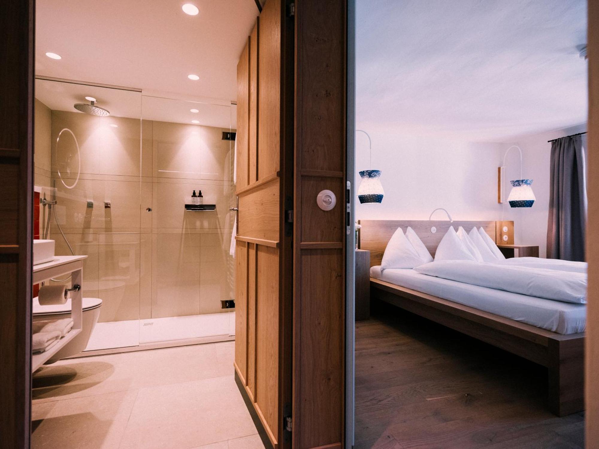 Large Double Room,1559627692:JPEG