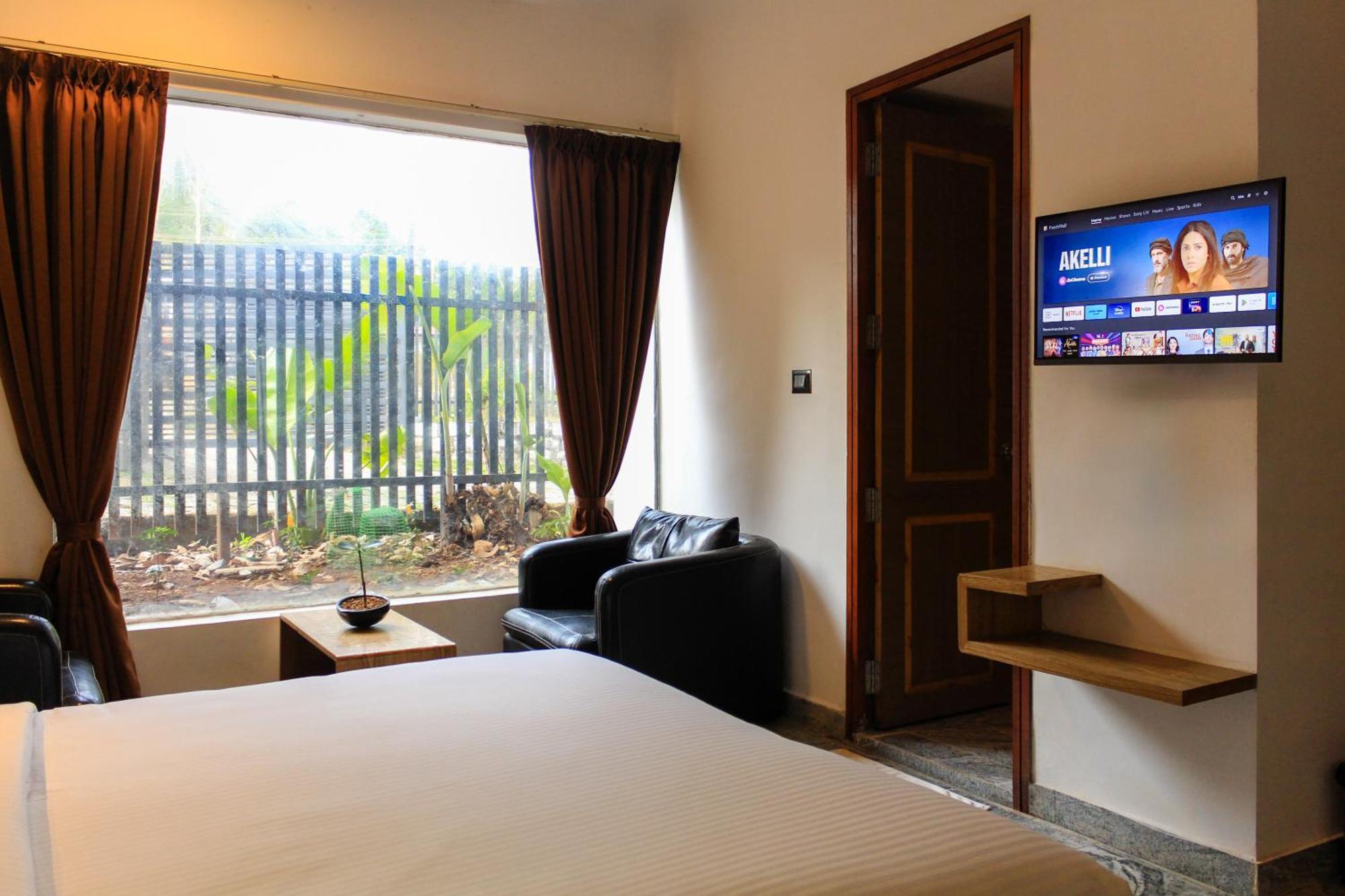 Deluxe Queen Room