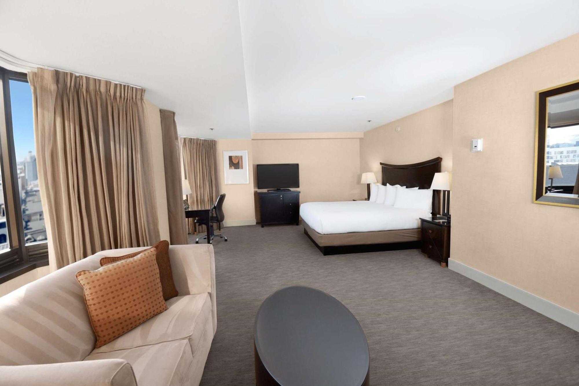 Junior King Suite with Seating Area