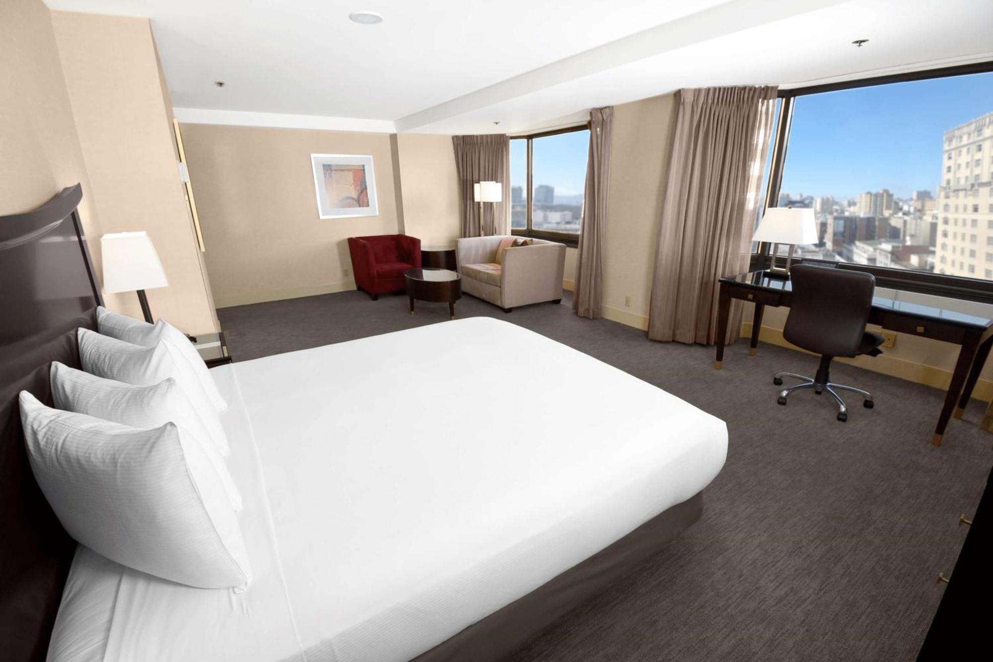 Junior King Suite Seating Area