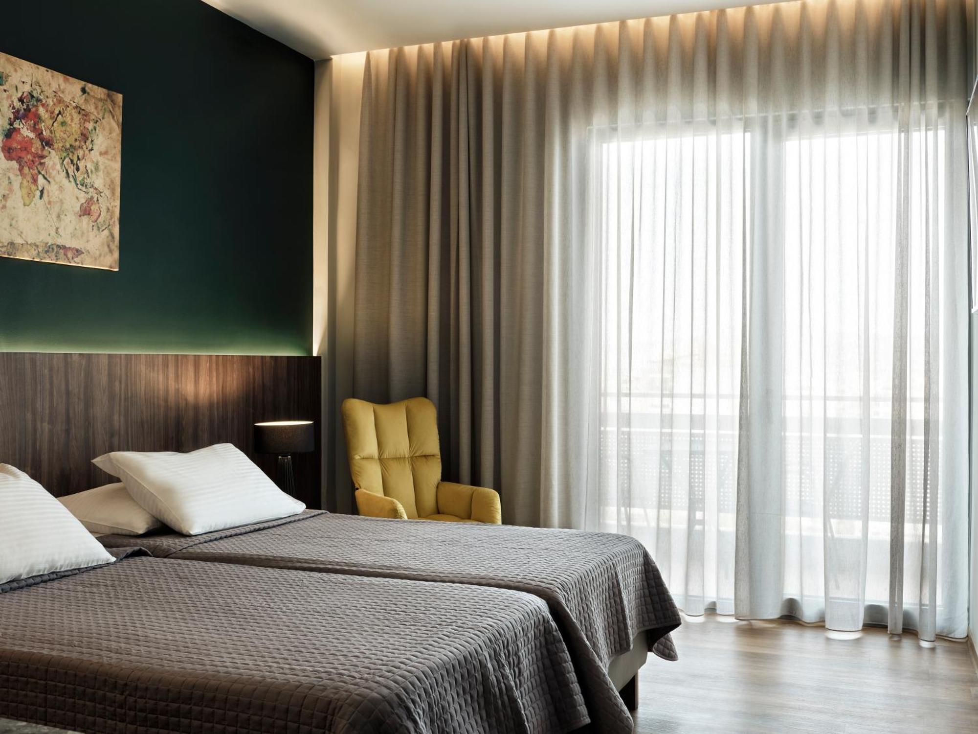 Superior Room with City View