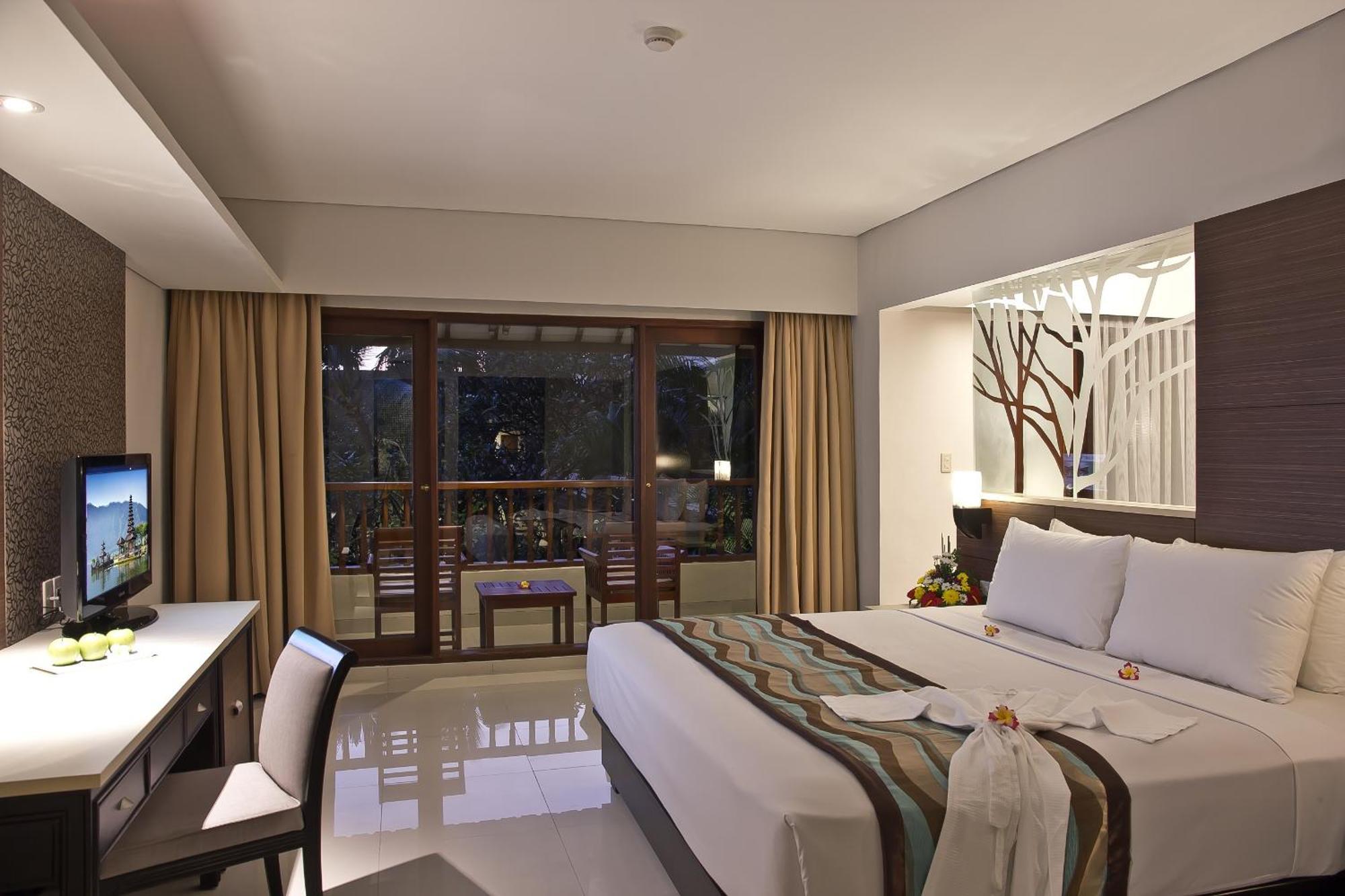 Suite with Pool View