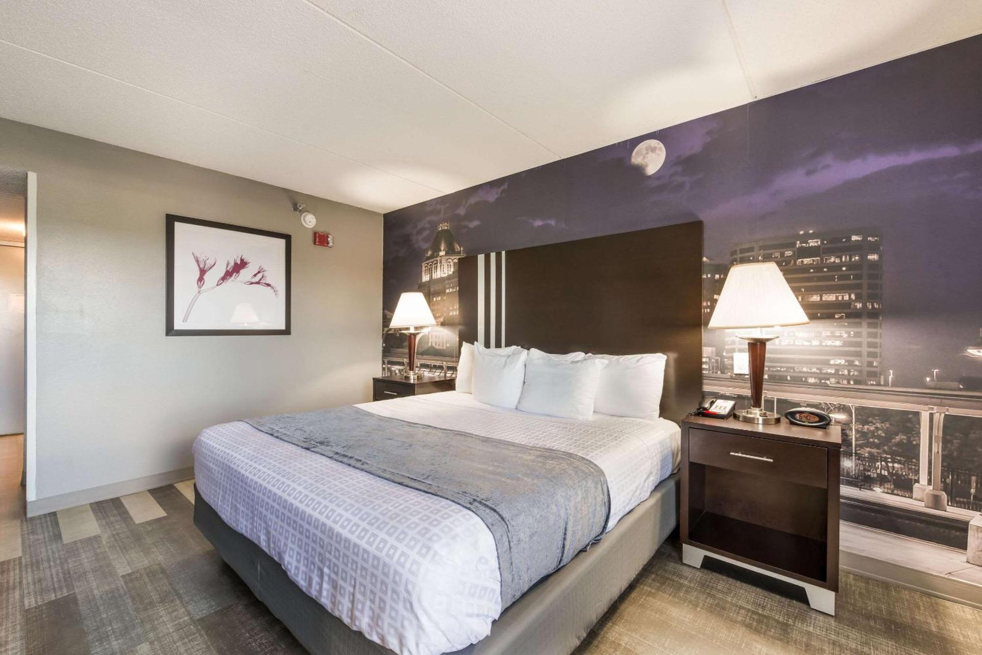 King Room - Accessible/Non-Smoking