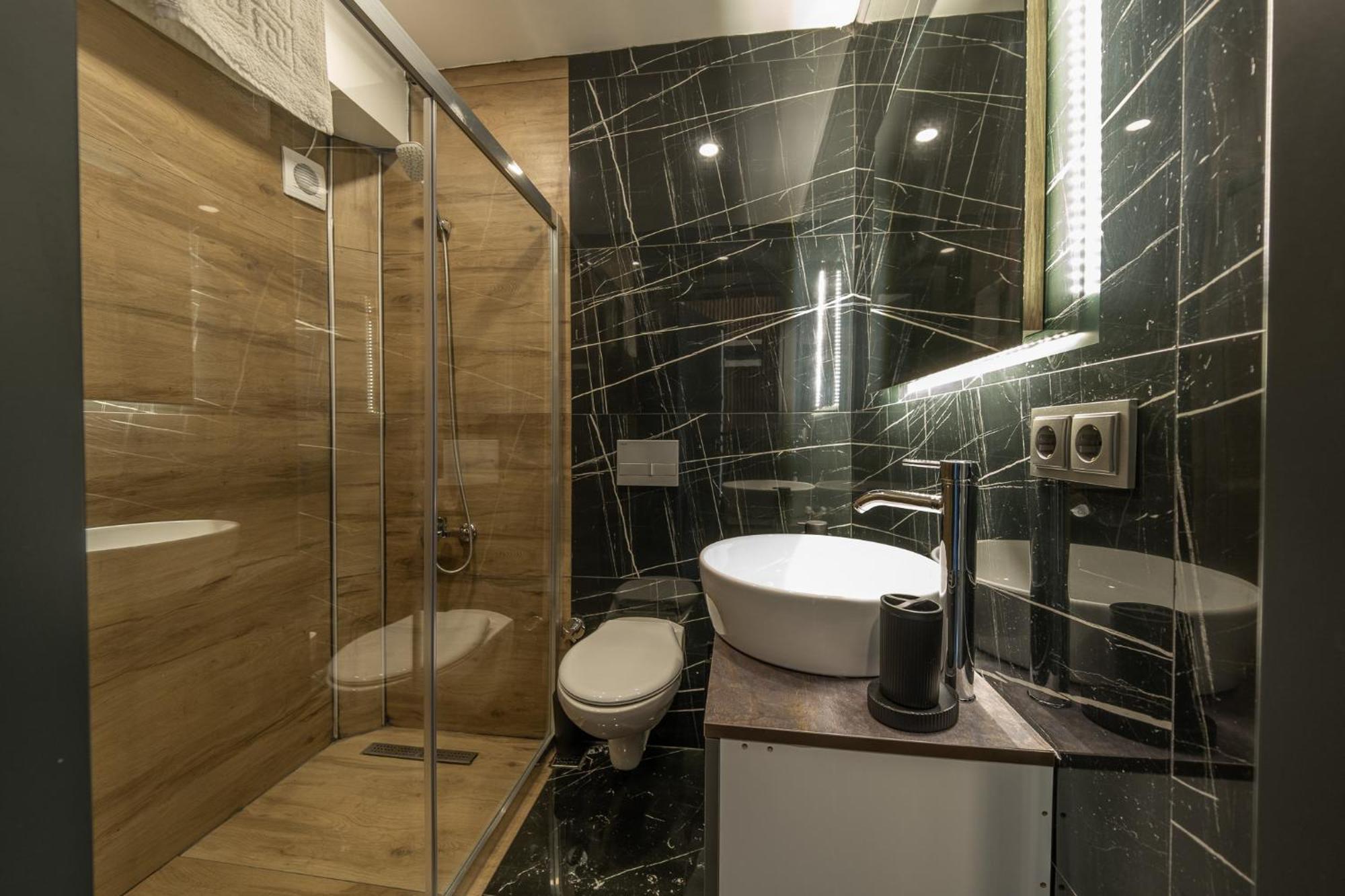 Suite with Hot Tub