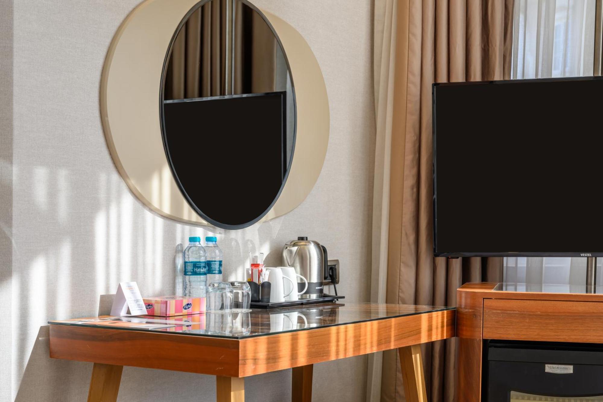 Standard Twin Room with City View