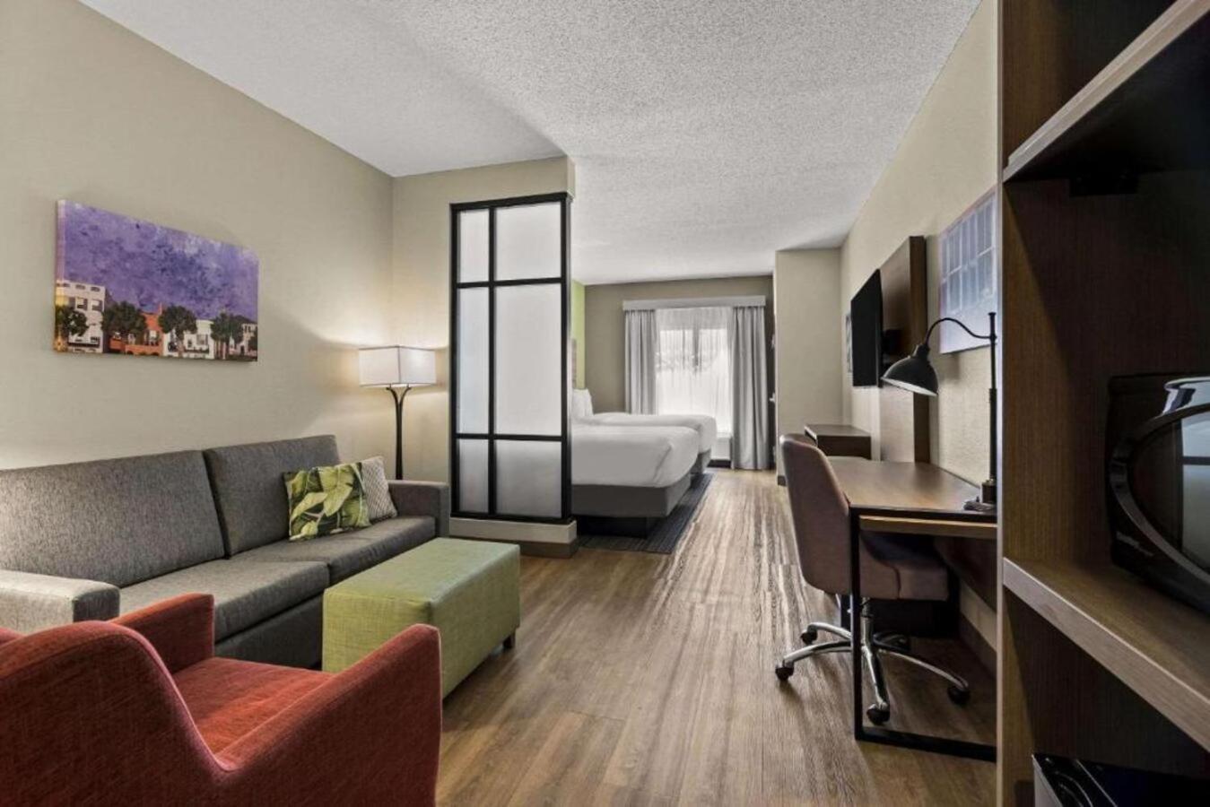 Suite Two Queen Beds Sofabed Accessible or Non-Smoking