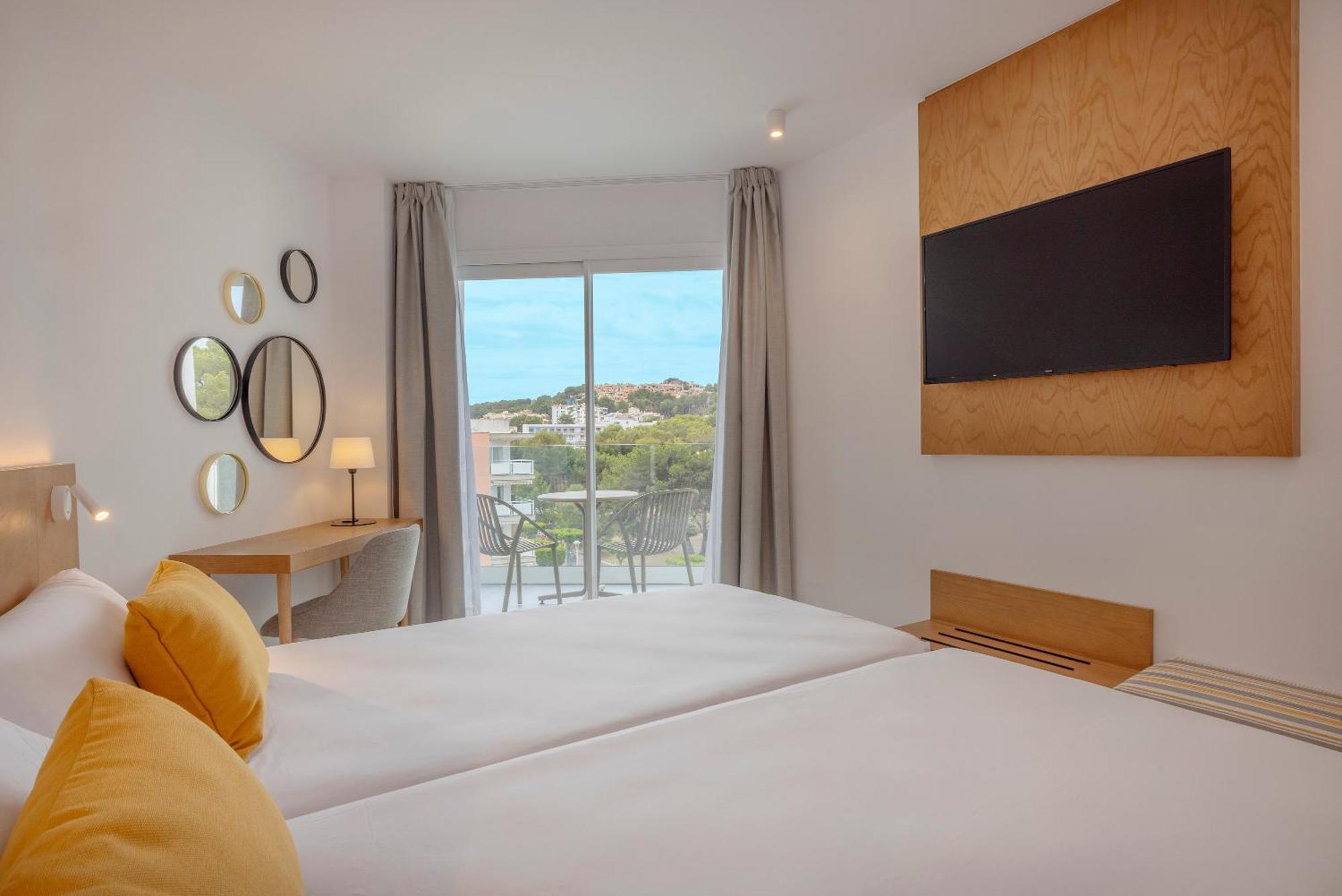 Twin Room with Balcony