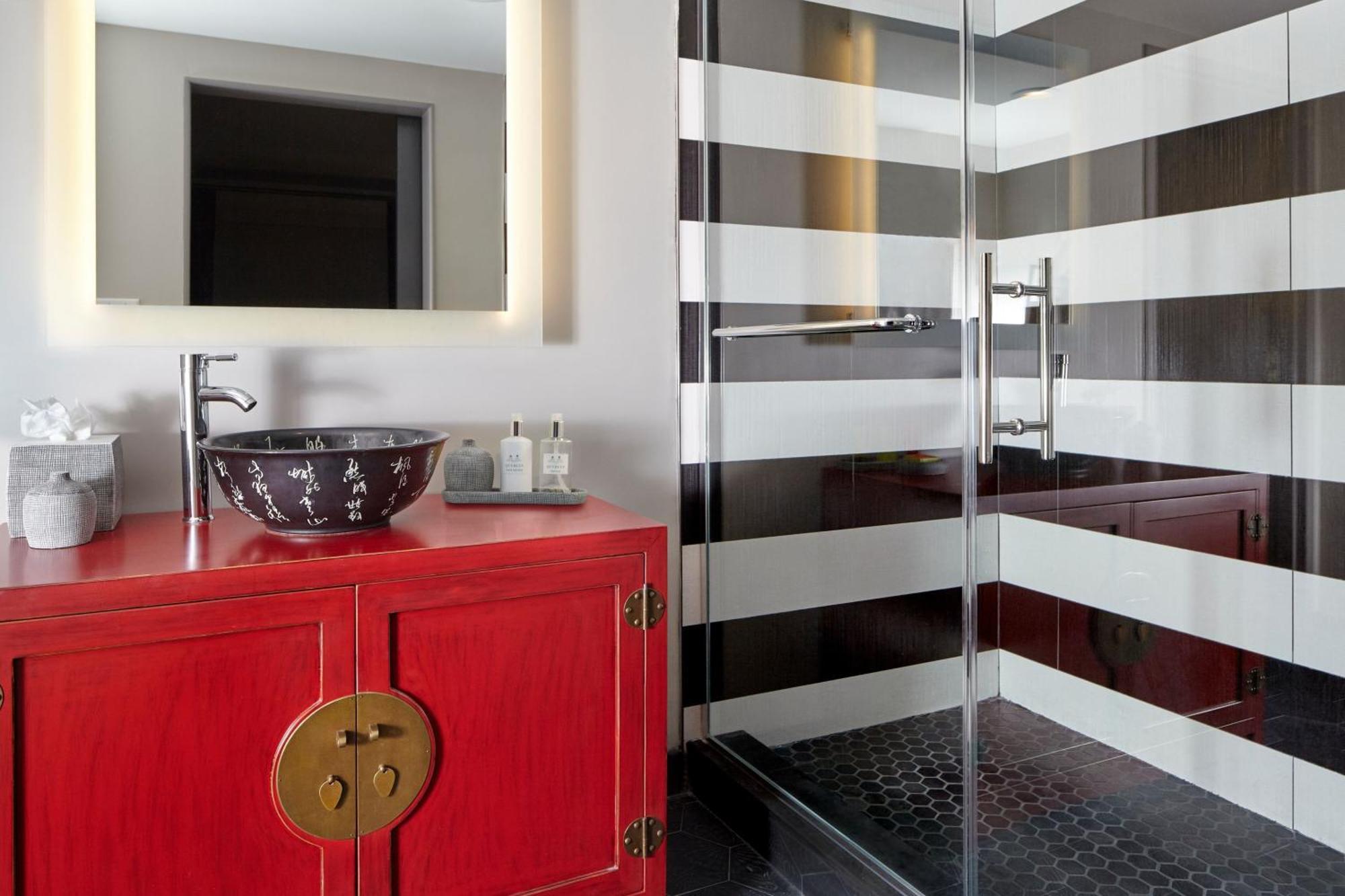 Large One-Bedroom King Suite with City View
