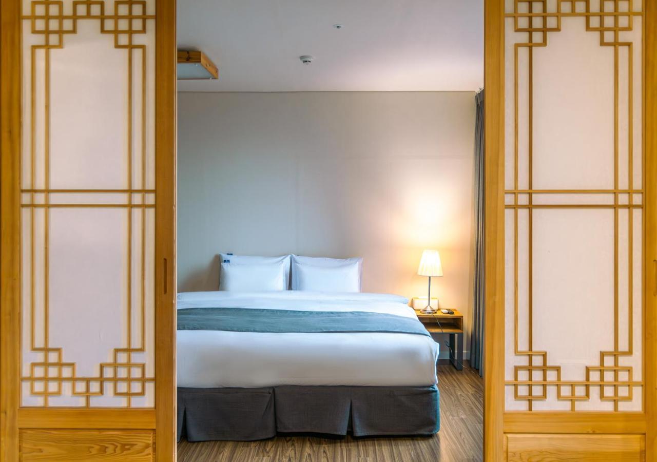 Deluxe Double Ondol Room with City View