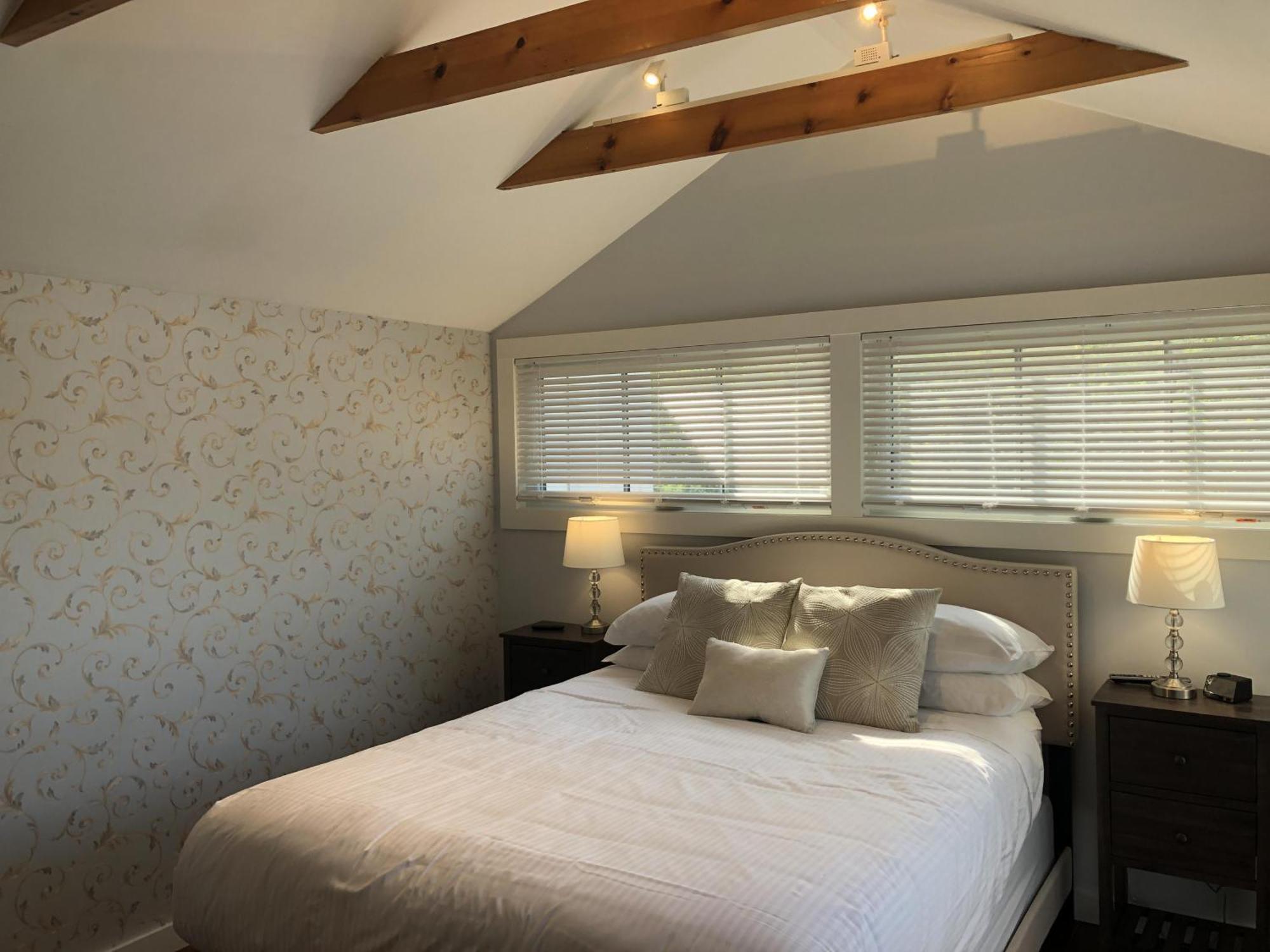 Queen Room with Garden View