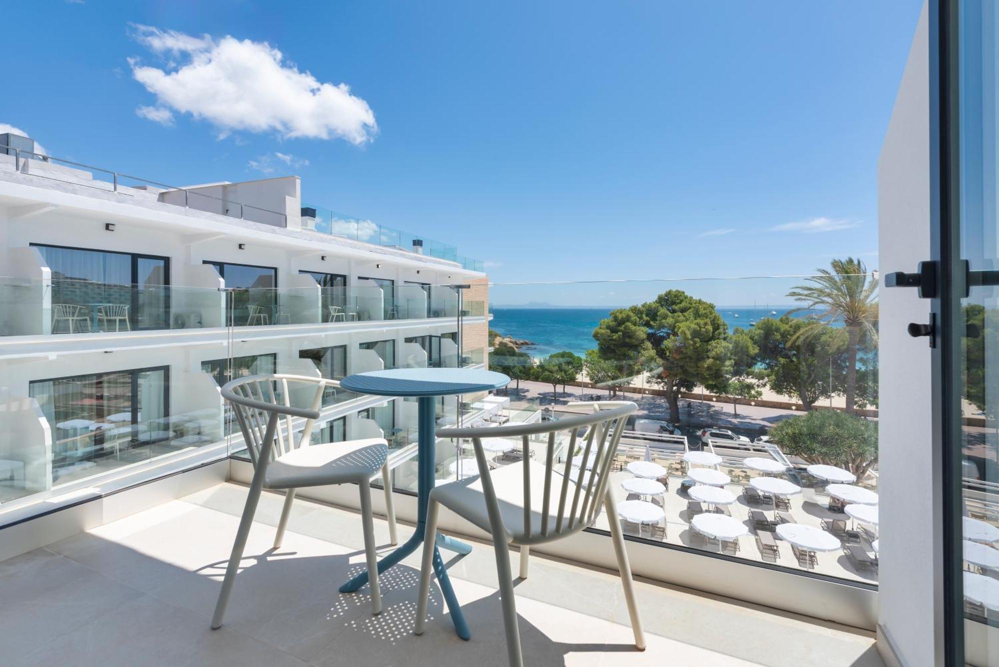 Family Room with Sea View (2 Adults + 2 Children)