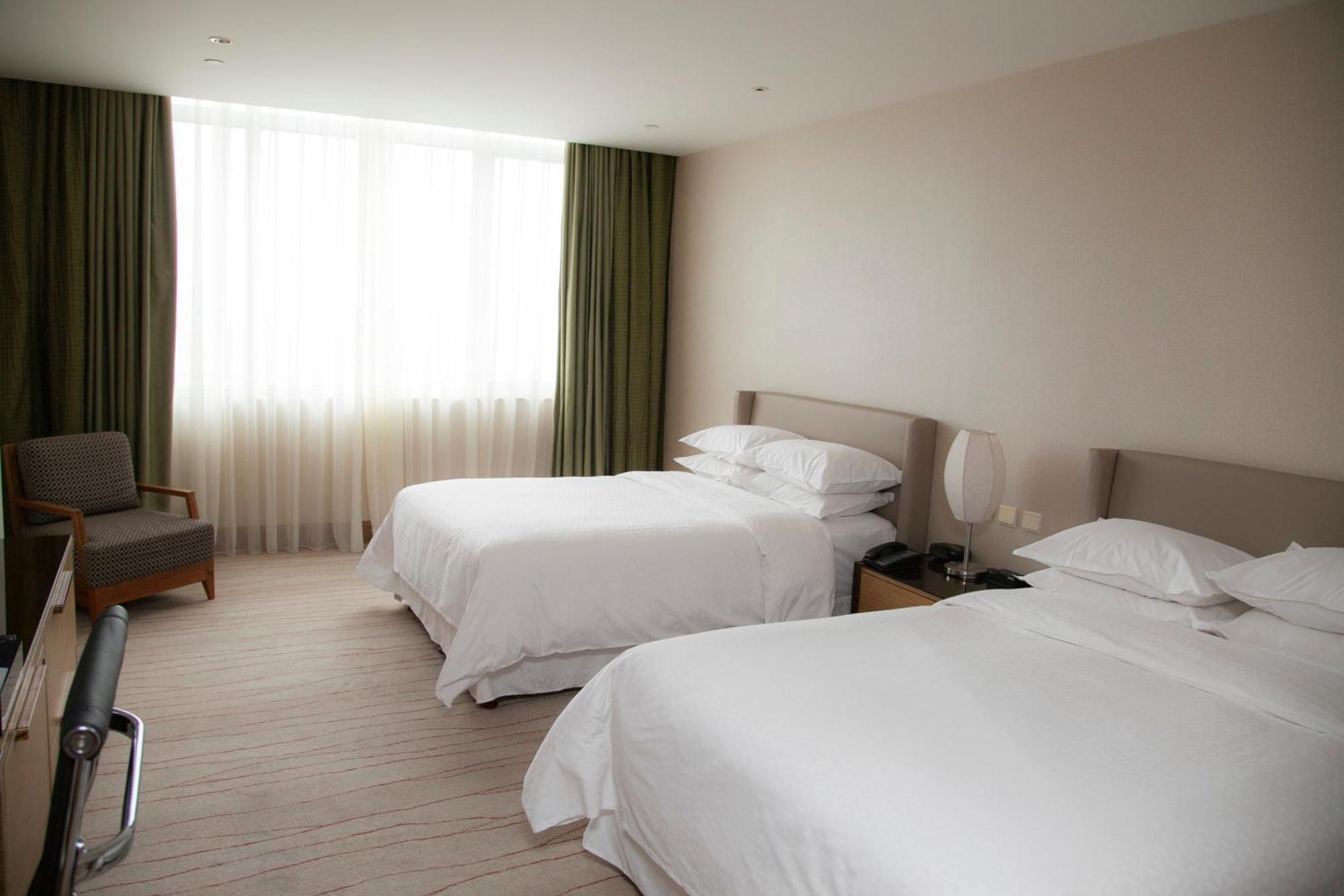 Comfortable twin bed room