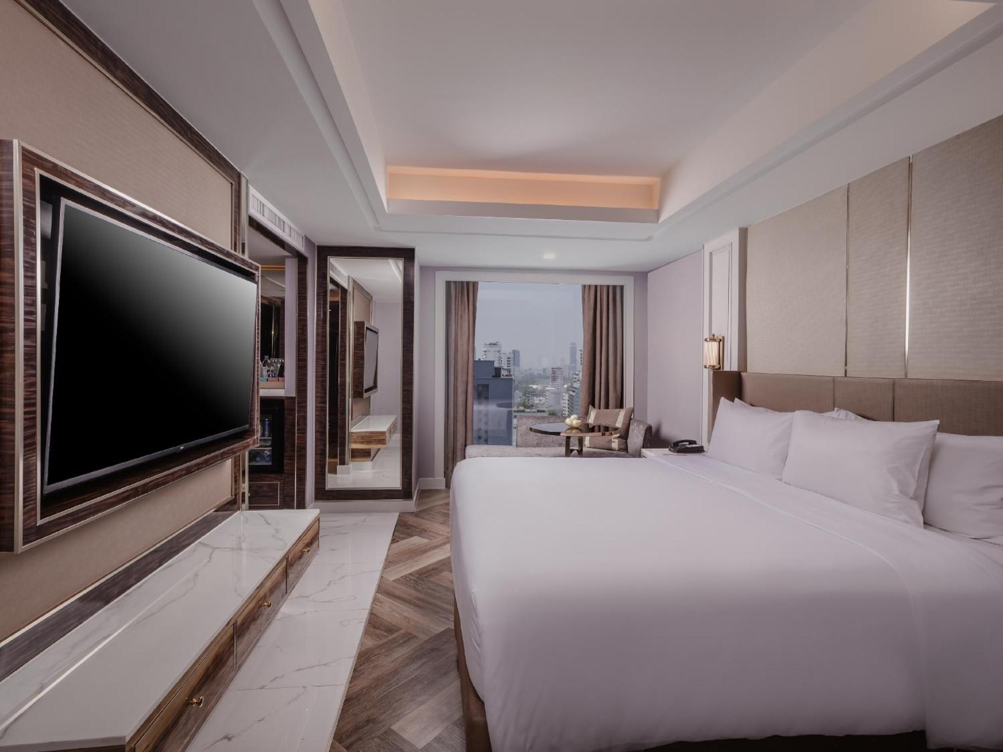 Deluxe King Room
