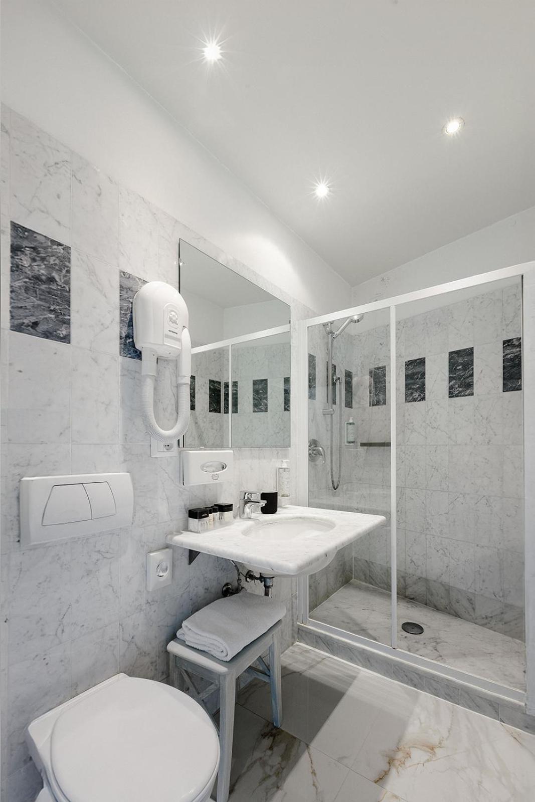 Junior Suite (2 Adults)