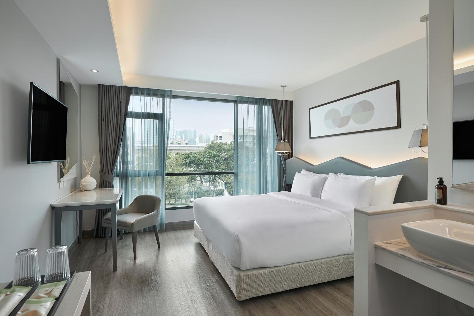 Superior Double or Twin Room with Park View
