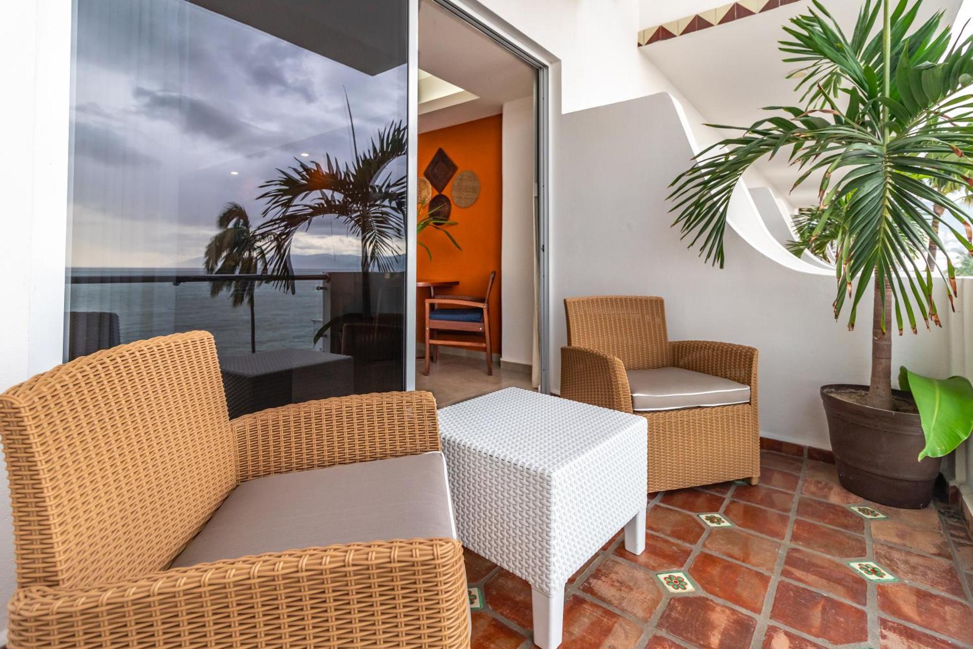 Premium Double Queen Oceanfront Suite