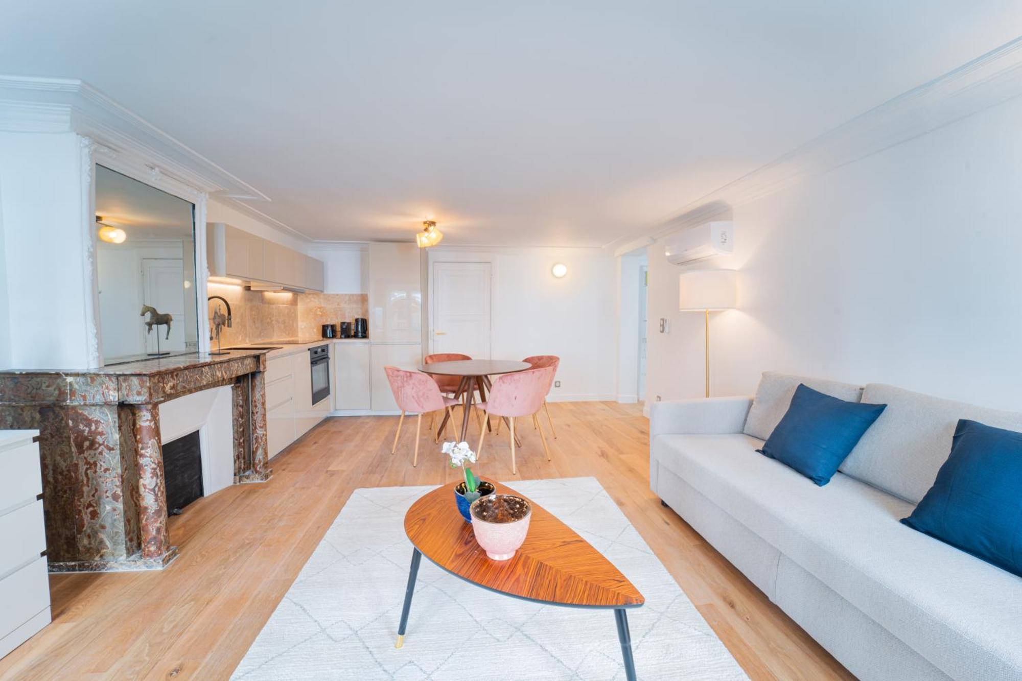 Deluxe Apartment
