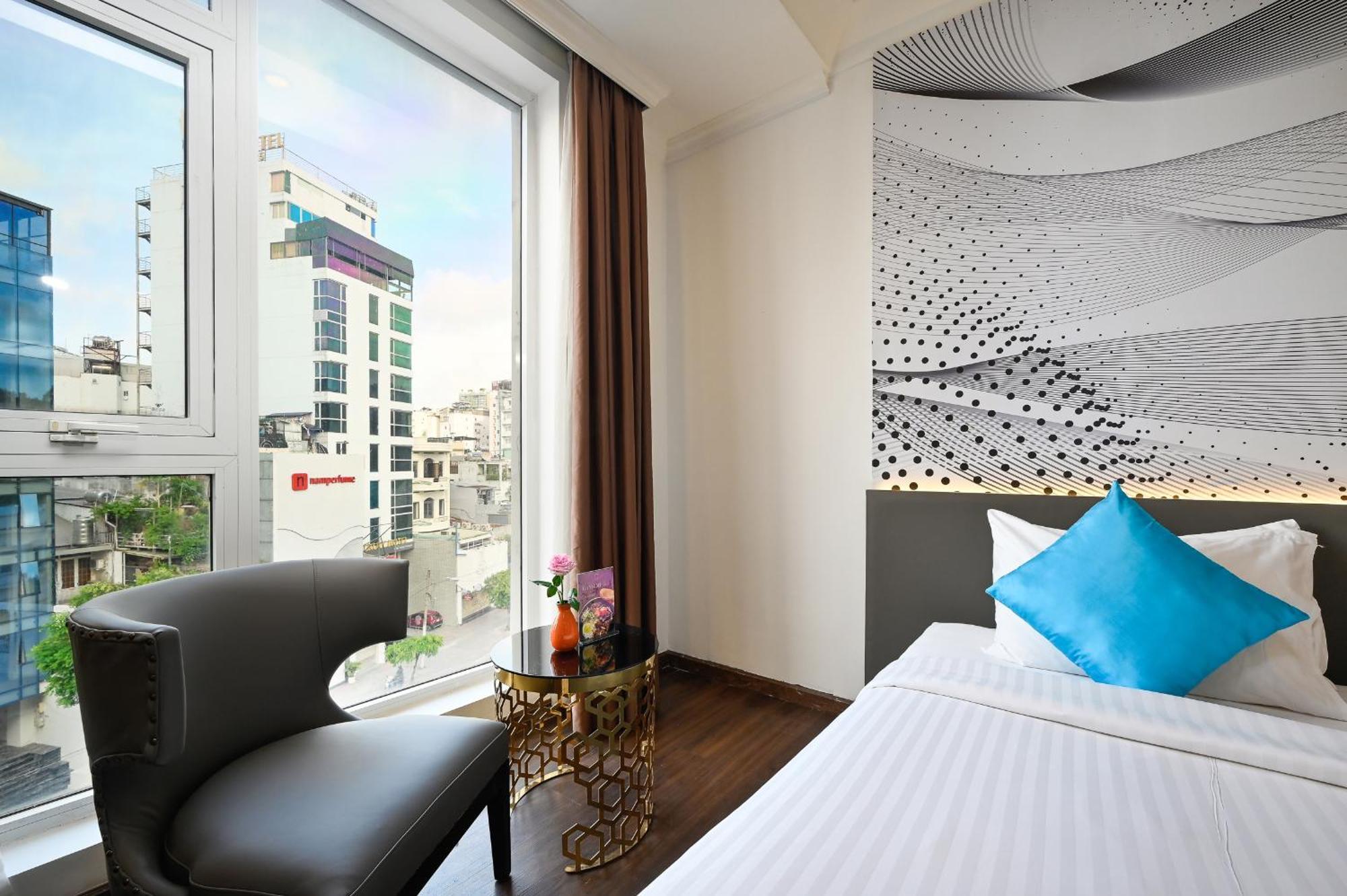 Signature Double or Twin City View