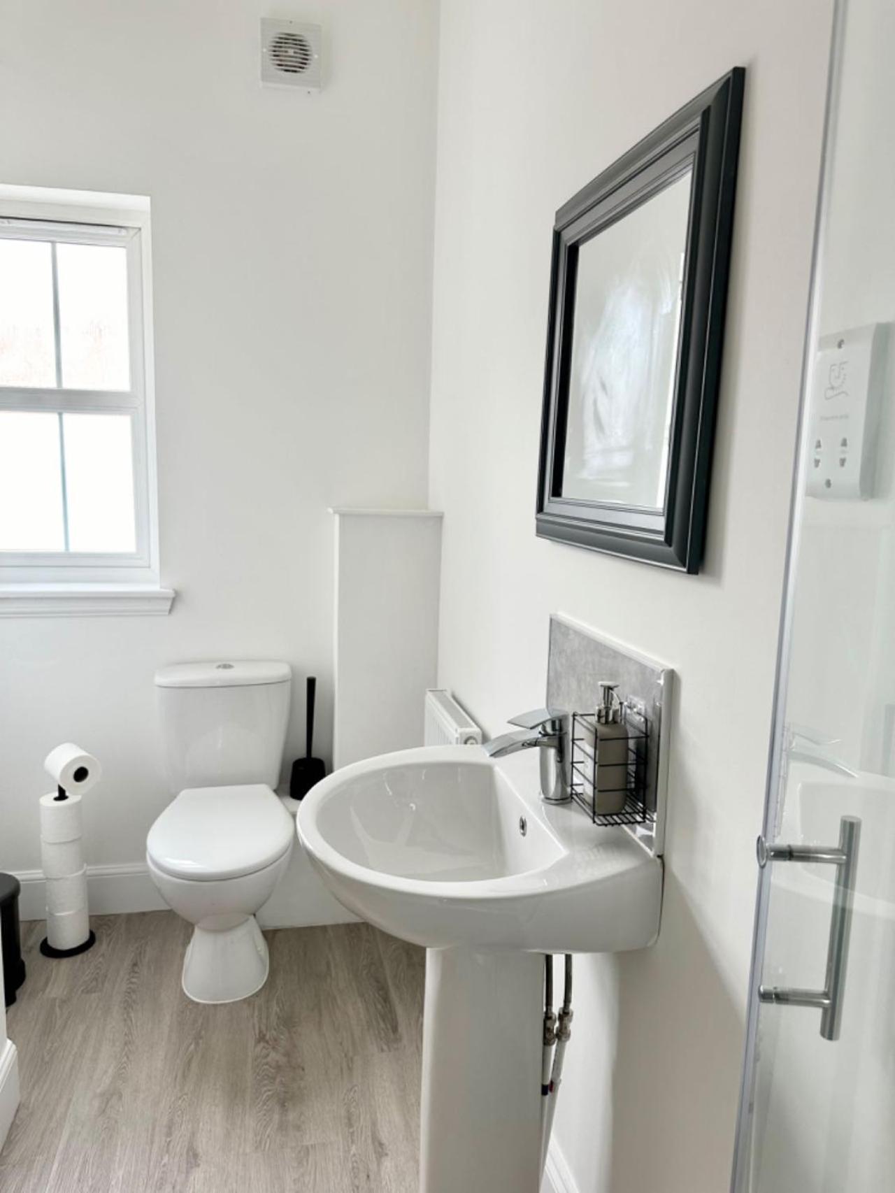 Small Double Room,1747864489:JPEG