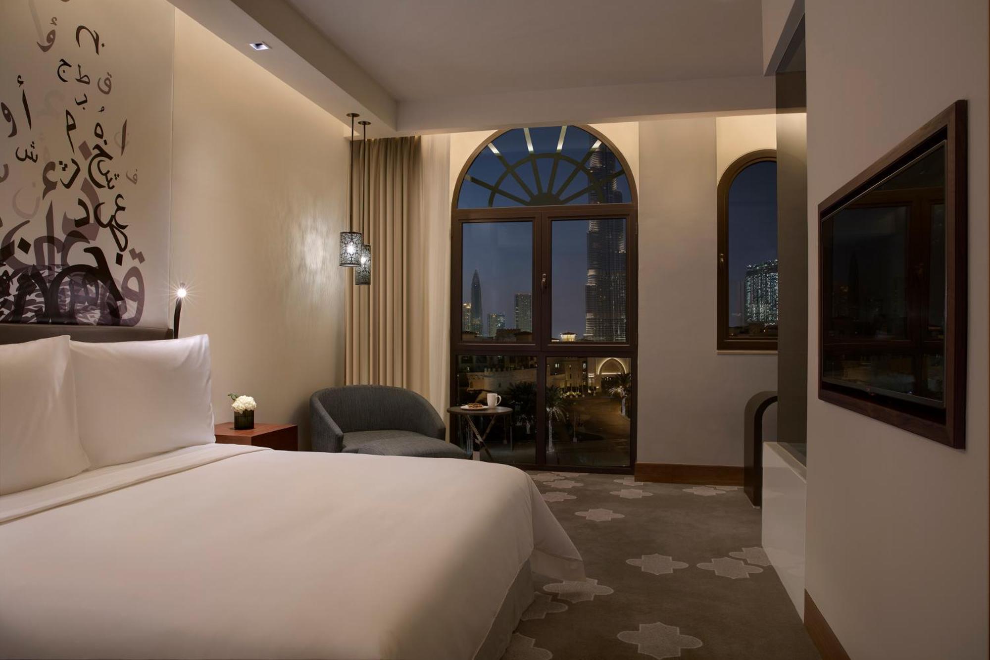 Deluxe King Room with Landmark View