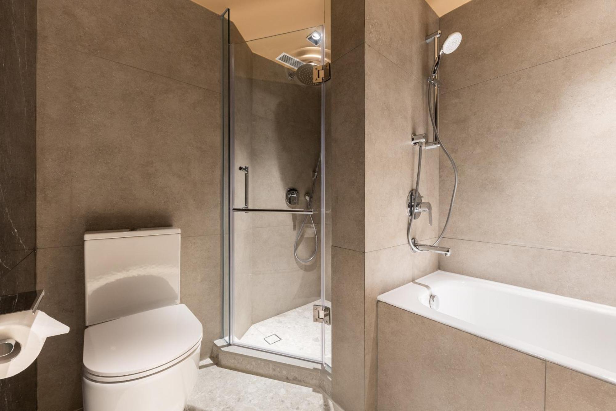 Executive King Room with Bathtub