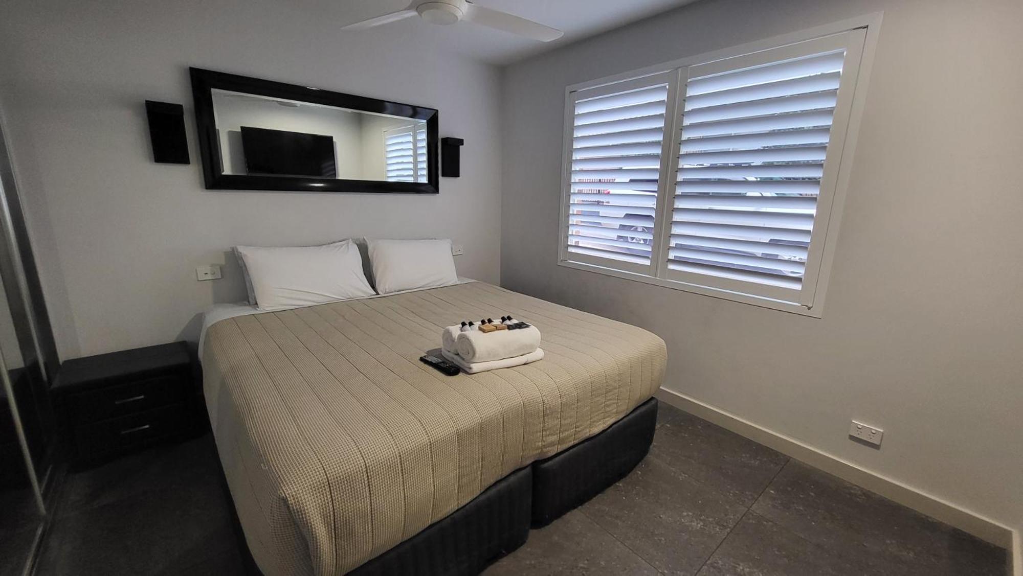 Deluxe One-Bedroom Apartment