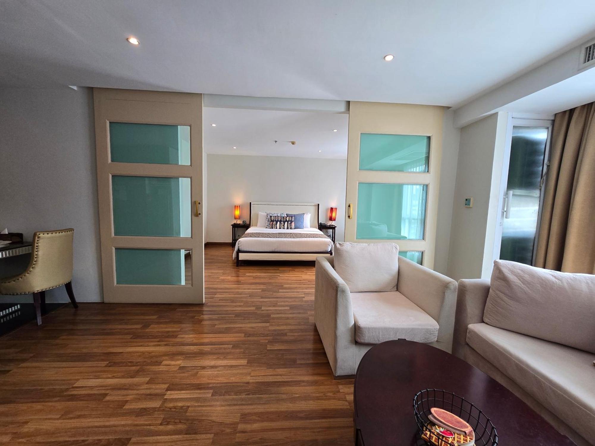 Deluxe One-Bedroom Suite