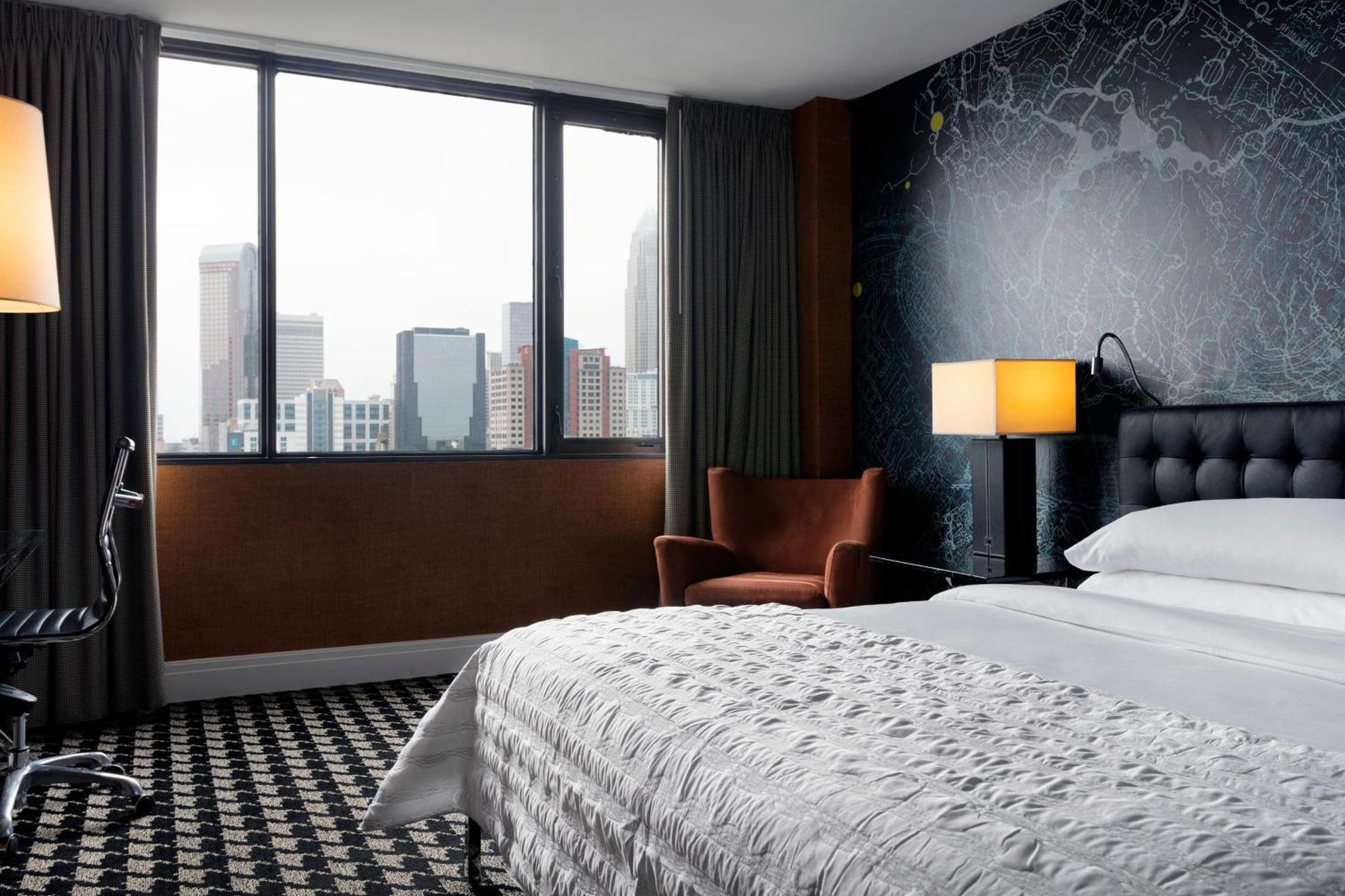 Guest room, 1 King, City view