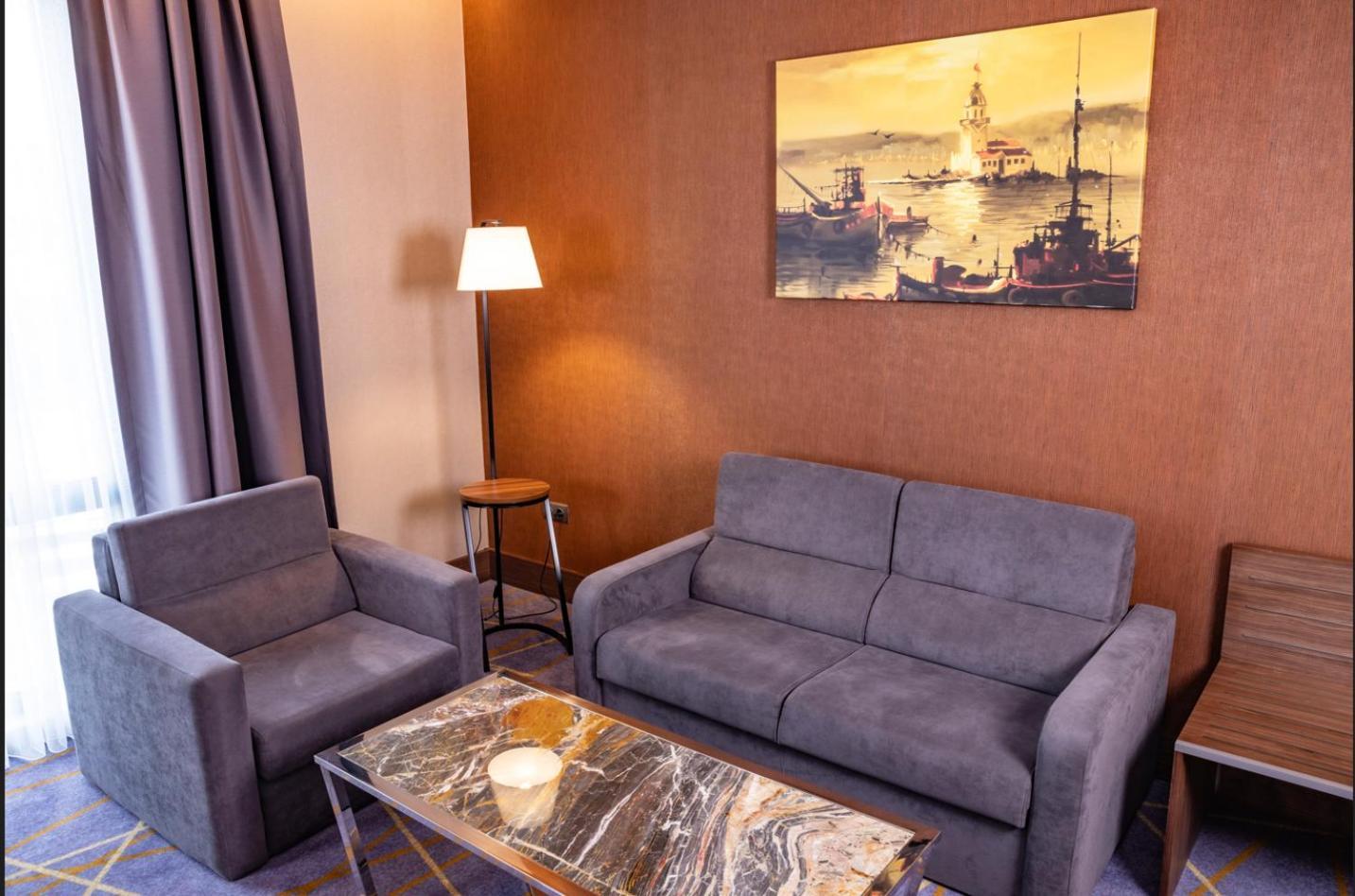 Corner Suite