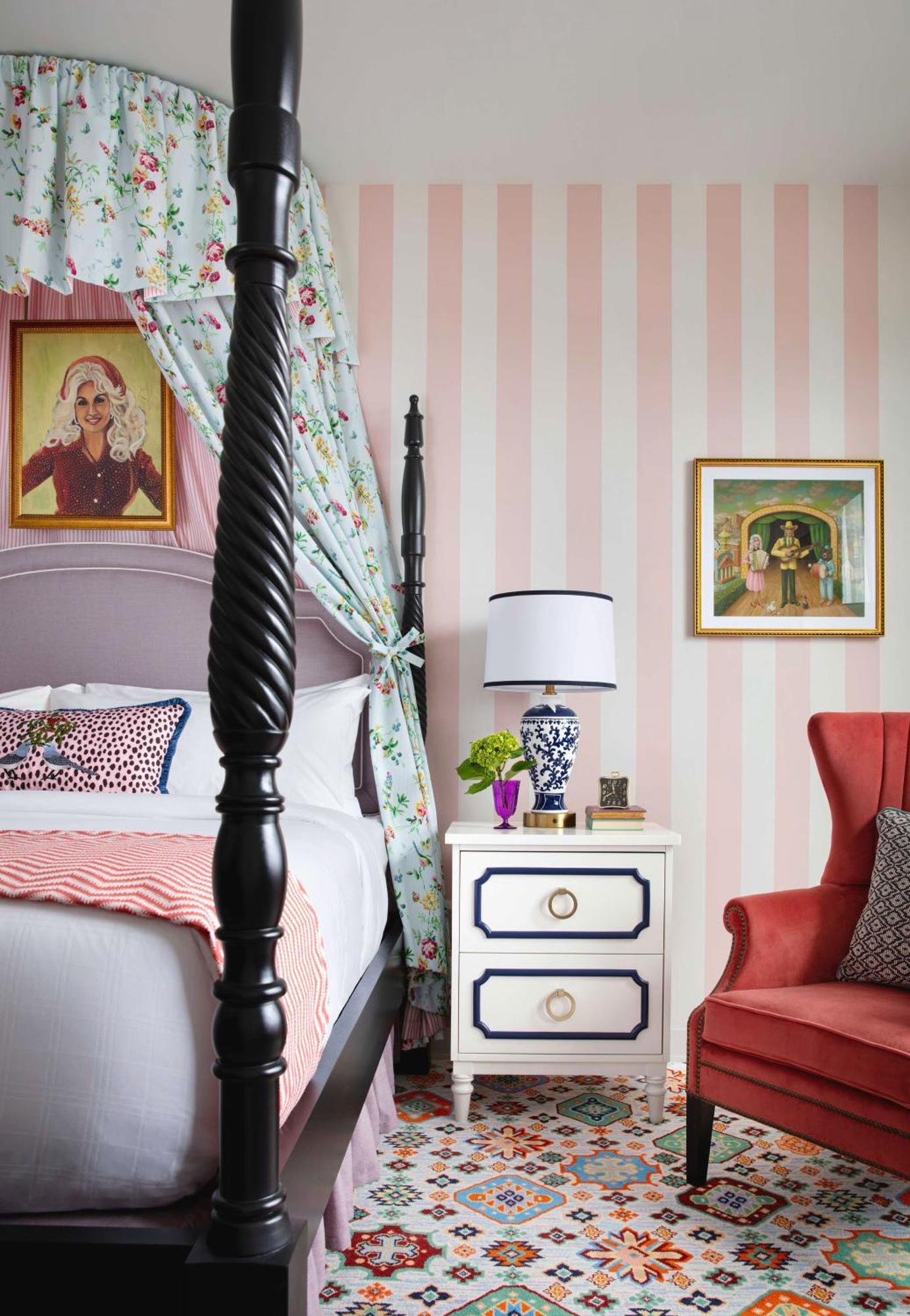 Graduate King Room