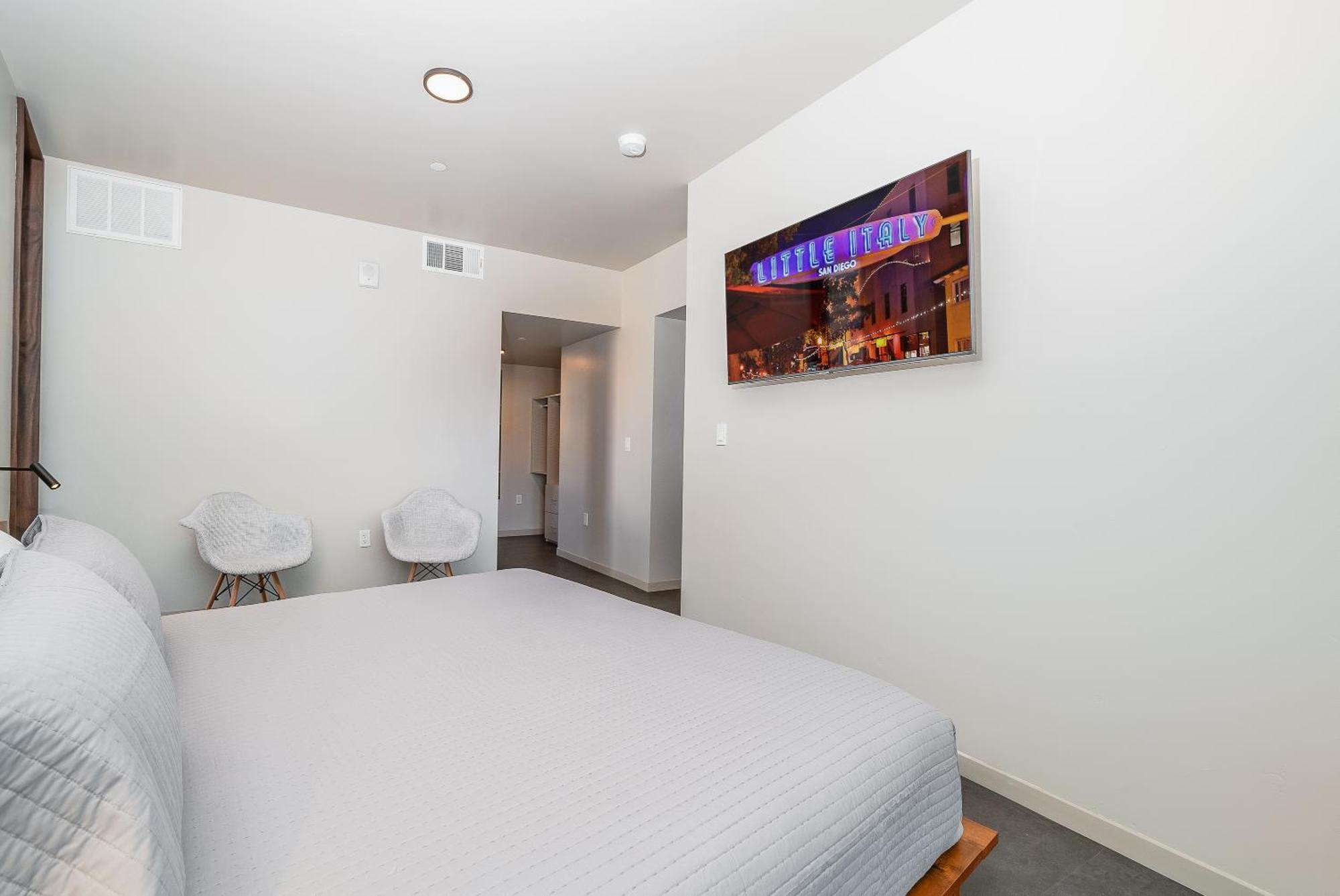 Deluxe One-Bedroom Apartment with Garden View
