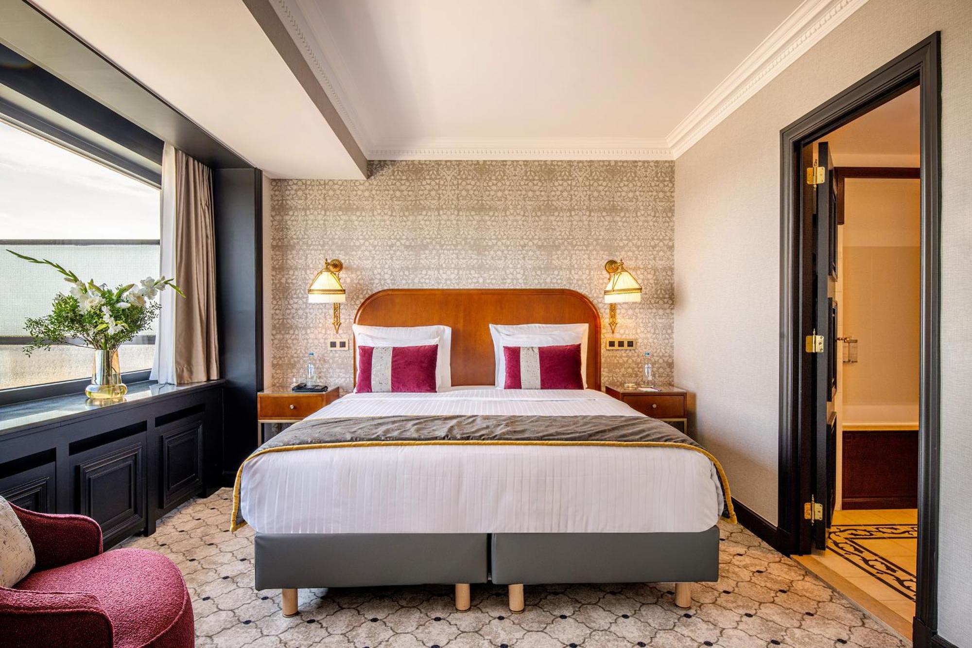 Executive Suite with City View