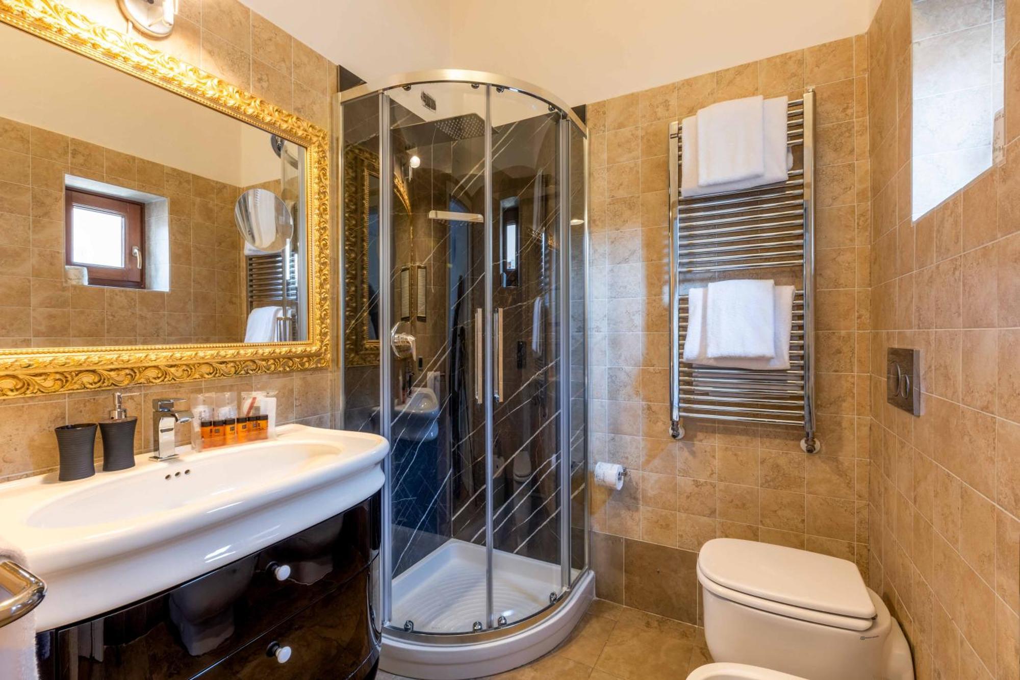 Double Room (1 Adult)