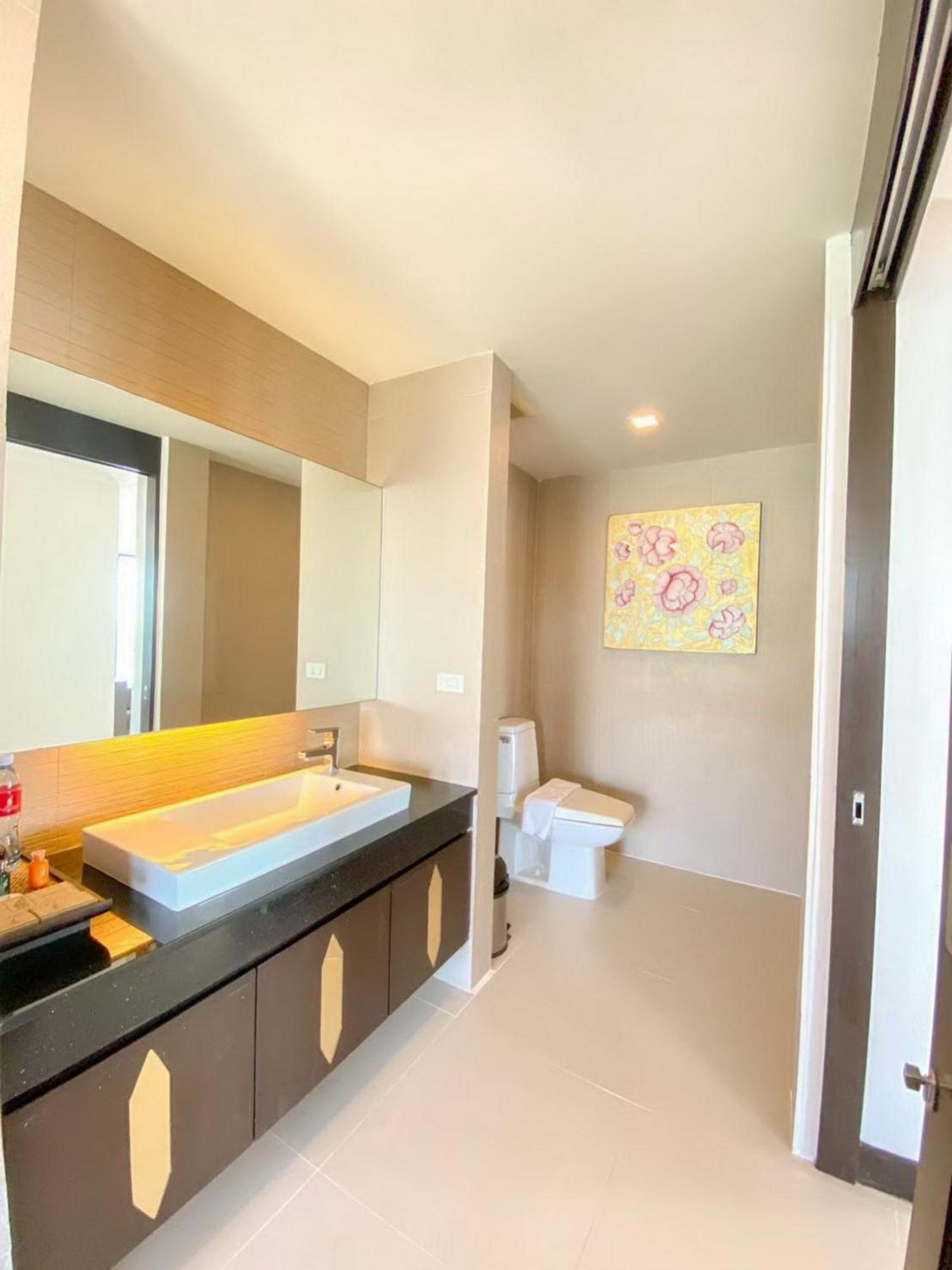 Beach Front Royal Suite with Spa Bath
