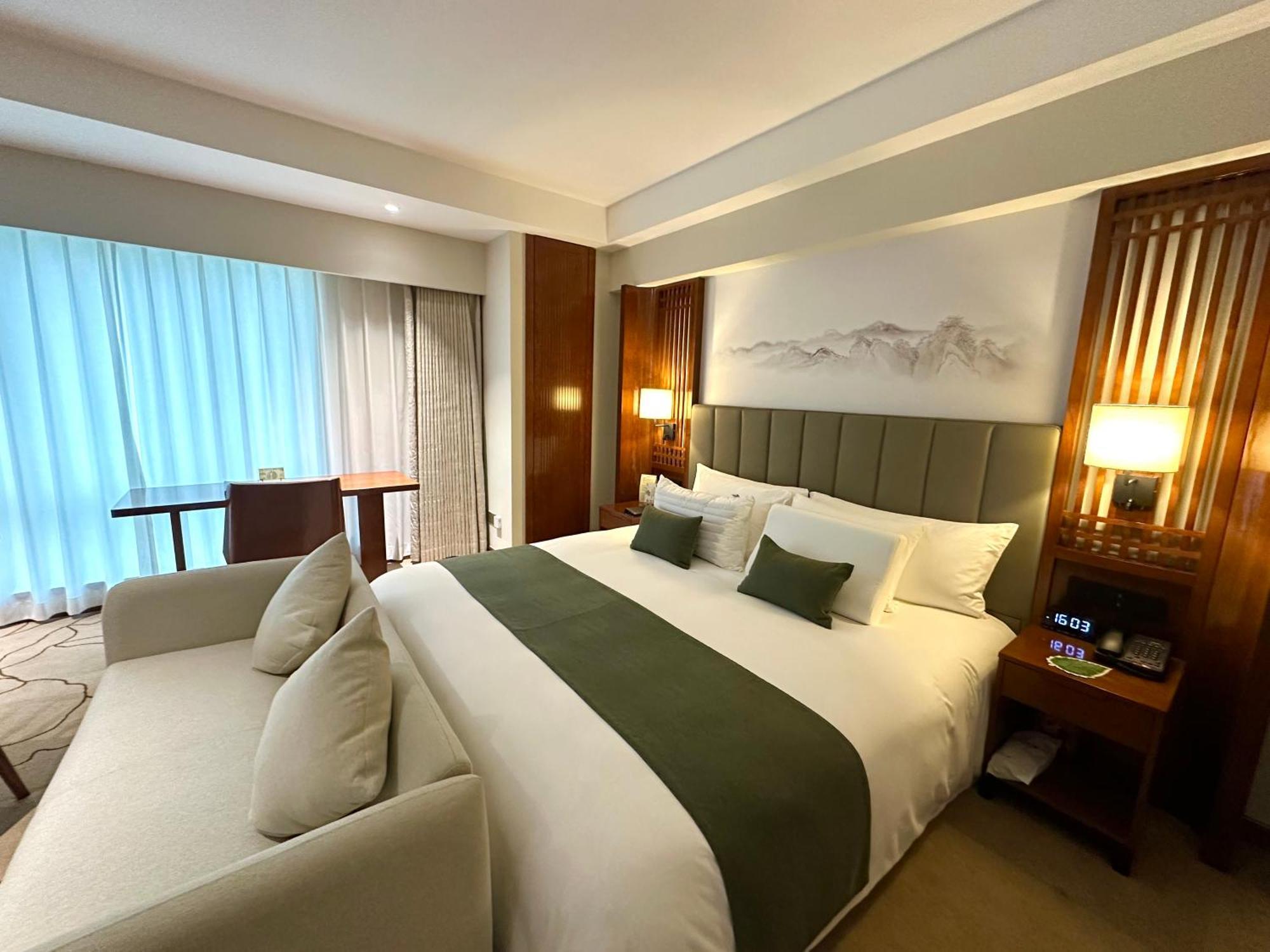 Deluxe King Room