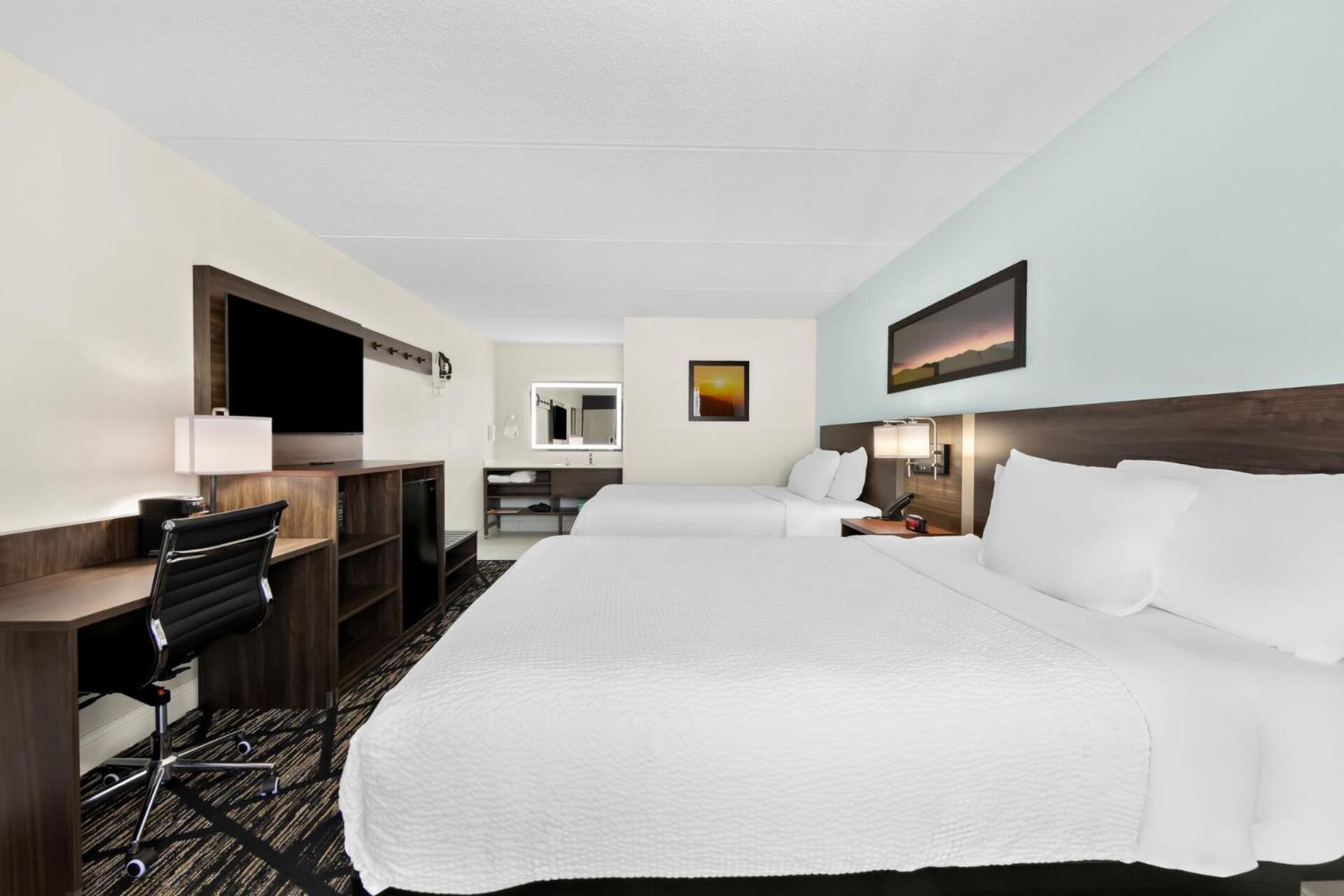 Quadruple Room with Two Queen Beds - Non Smoking/Exterior Hall