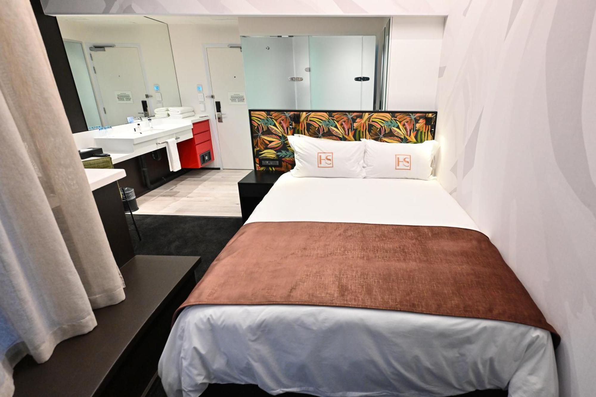 Deluxe Queen Room