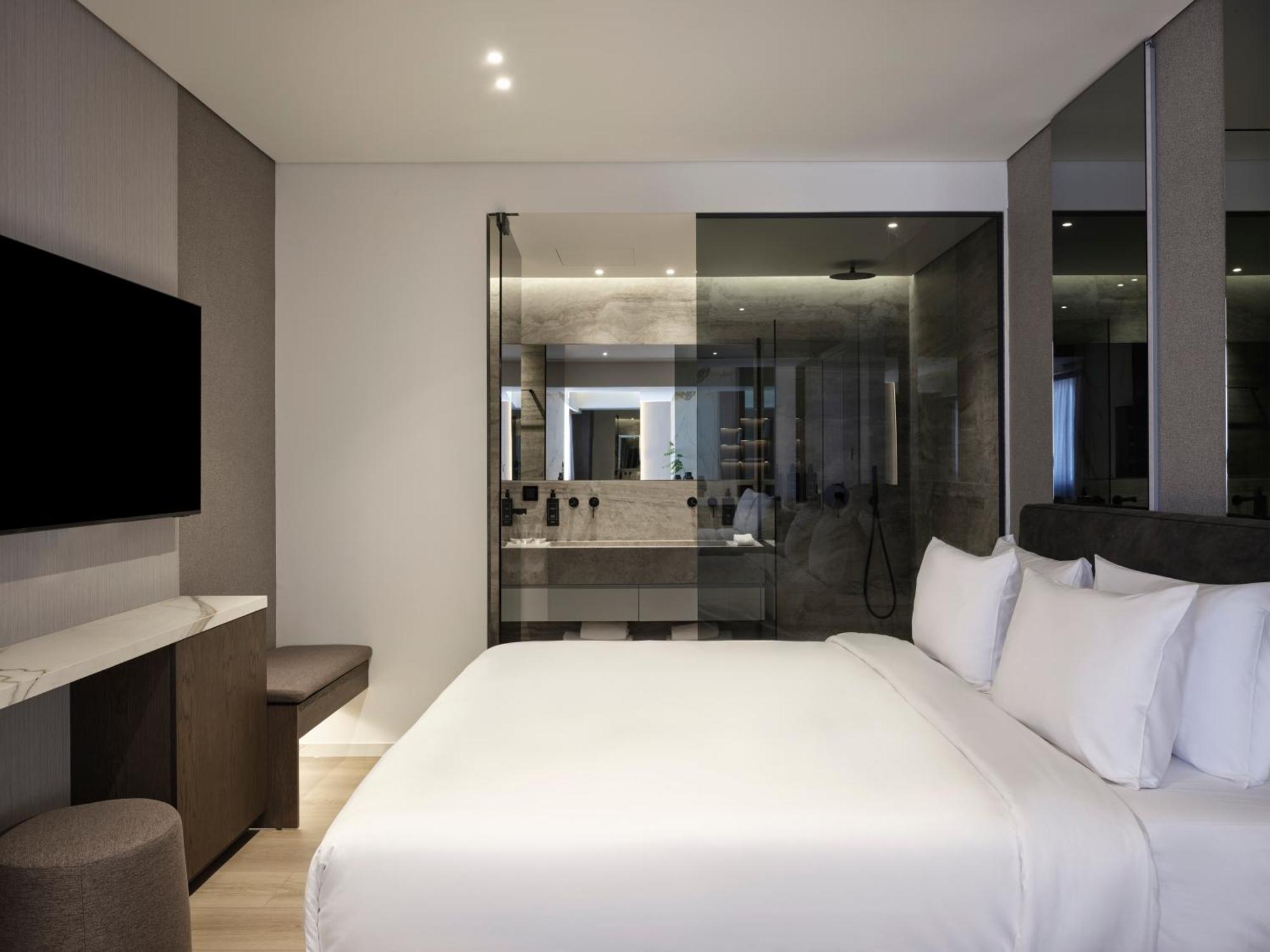 Acropolis Superior King Room
