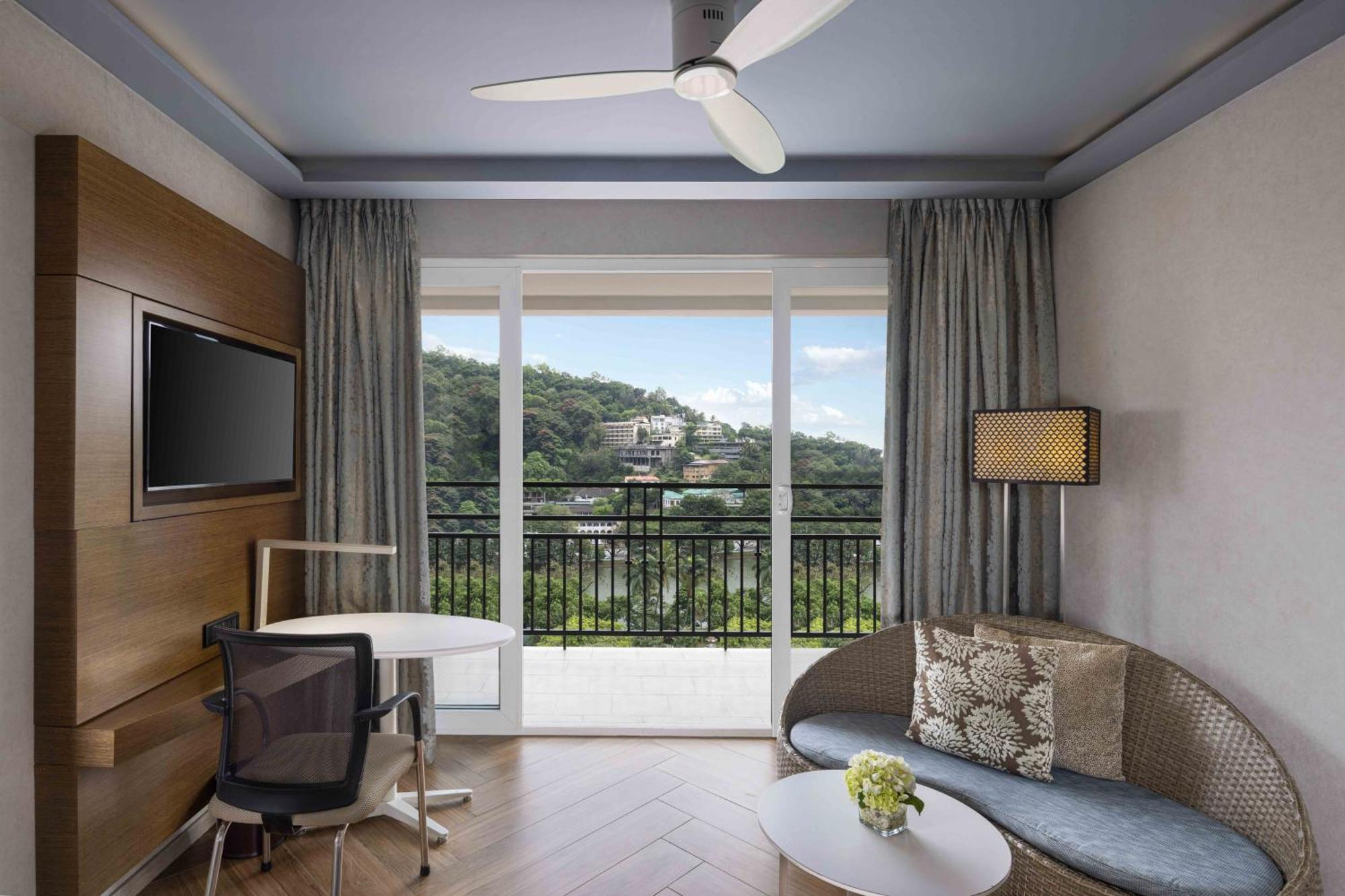 Suite - Lake View