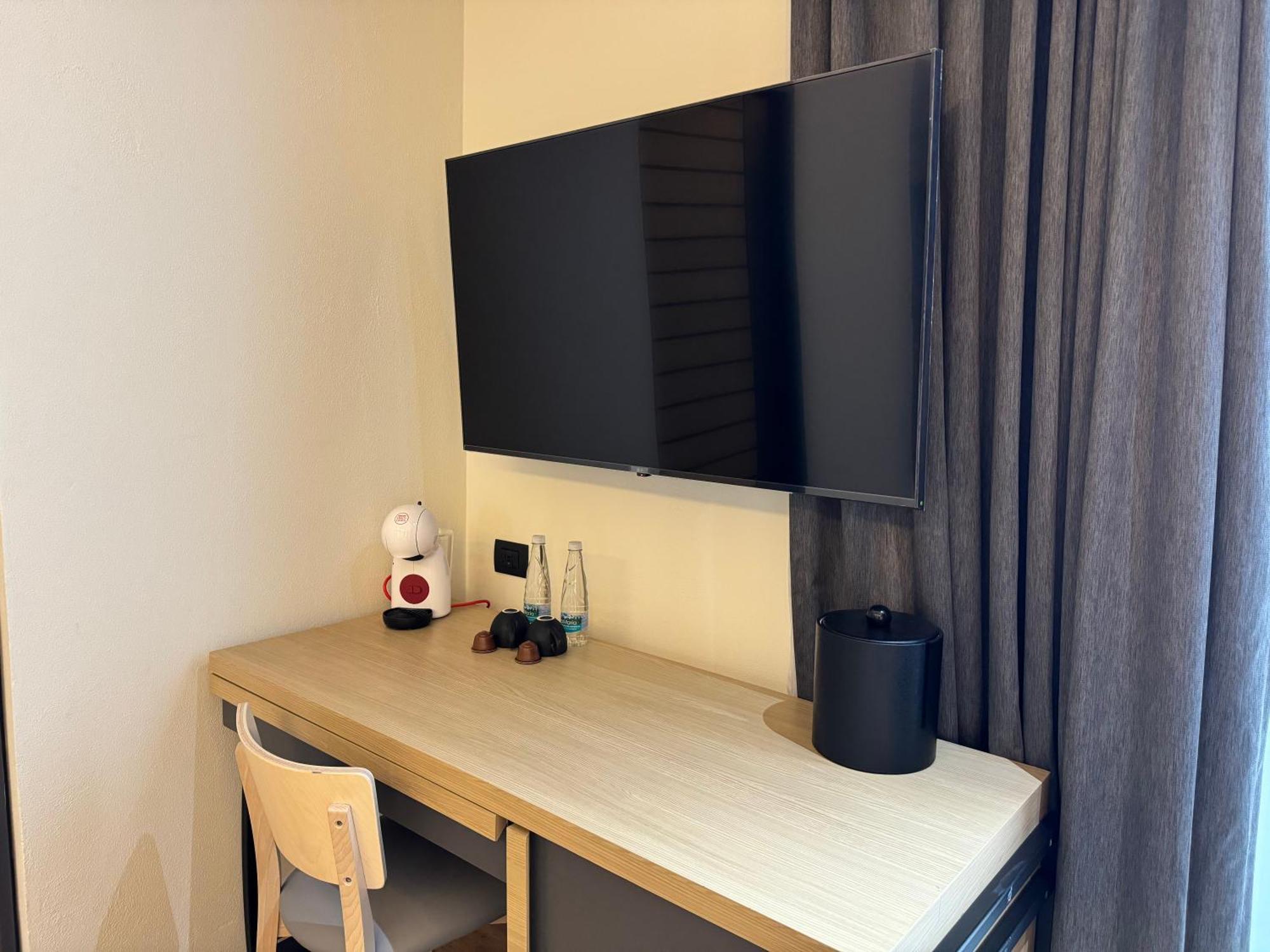 King Room with Balcony - Pyramid Tower