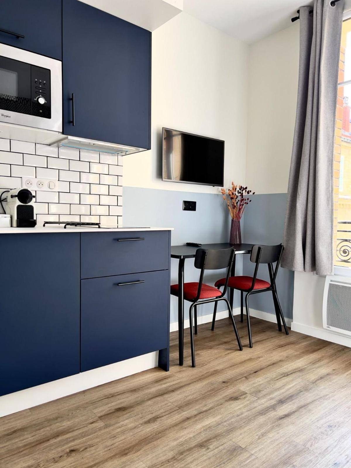 Medium Studio Kitchen
